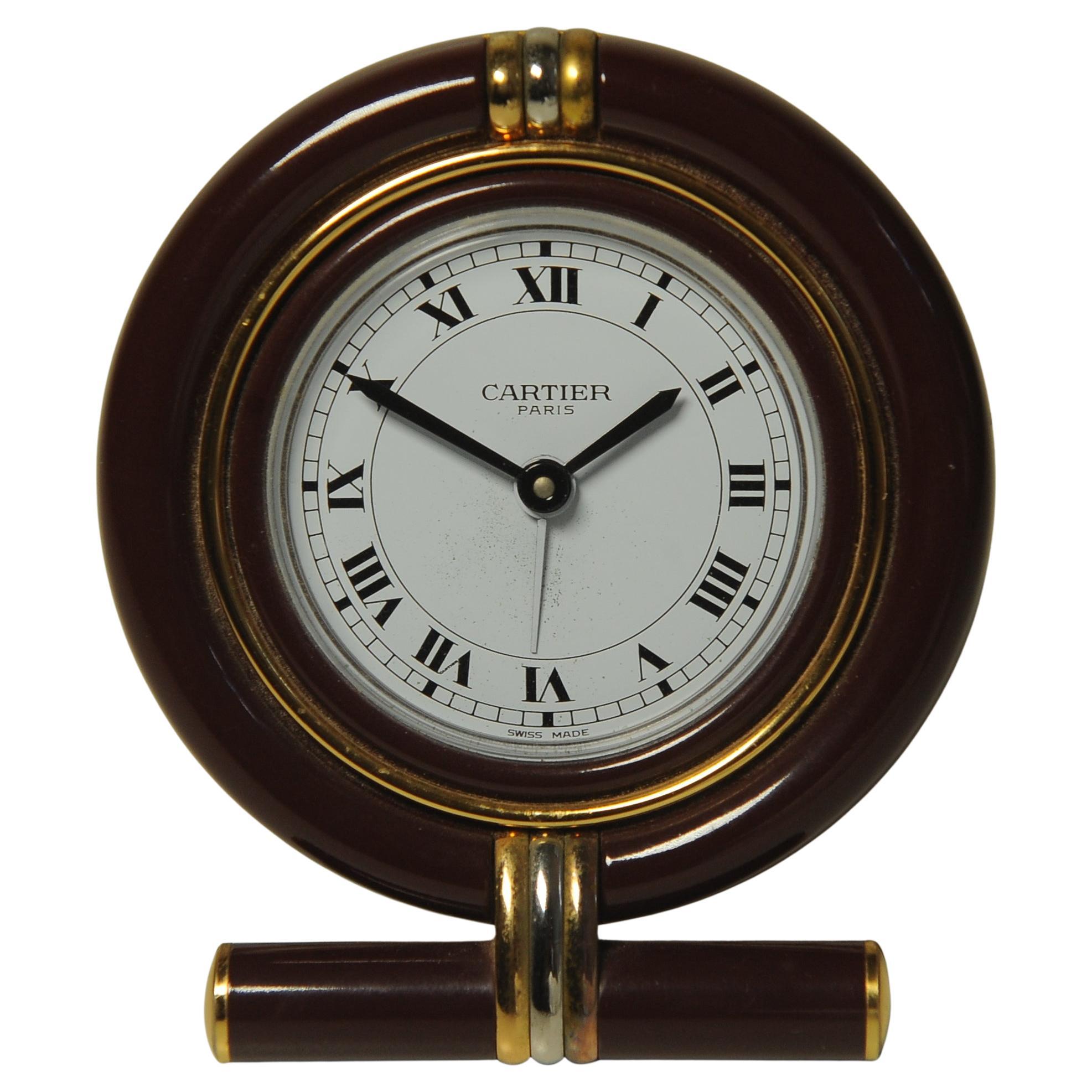 Orologio da tavolo con movimento al quarzo circolare Cartier d'epoca in metallo dorato e smalto marrone In condizioni buone in vendita a Reading, Berkshire