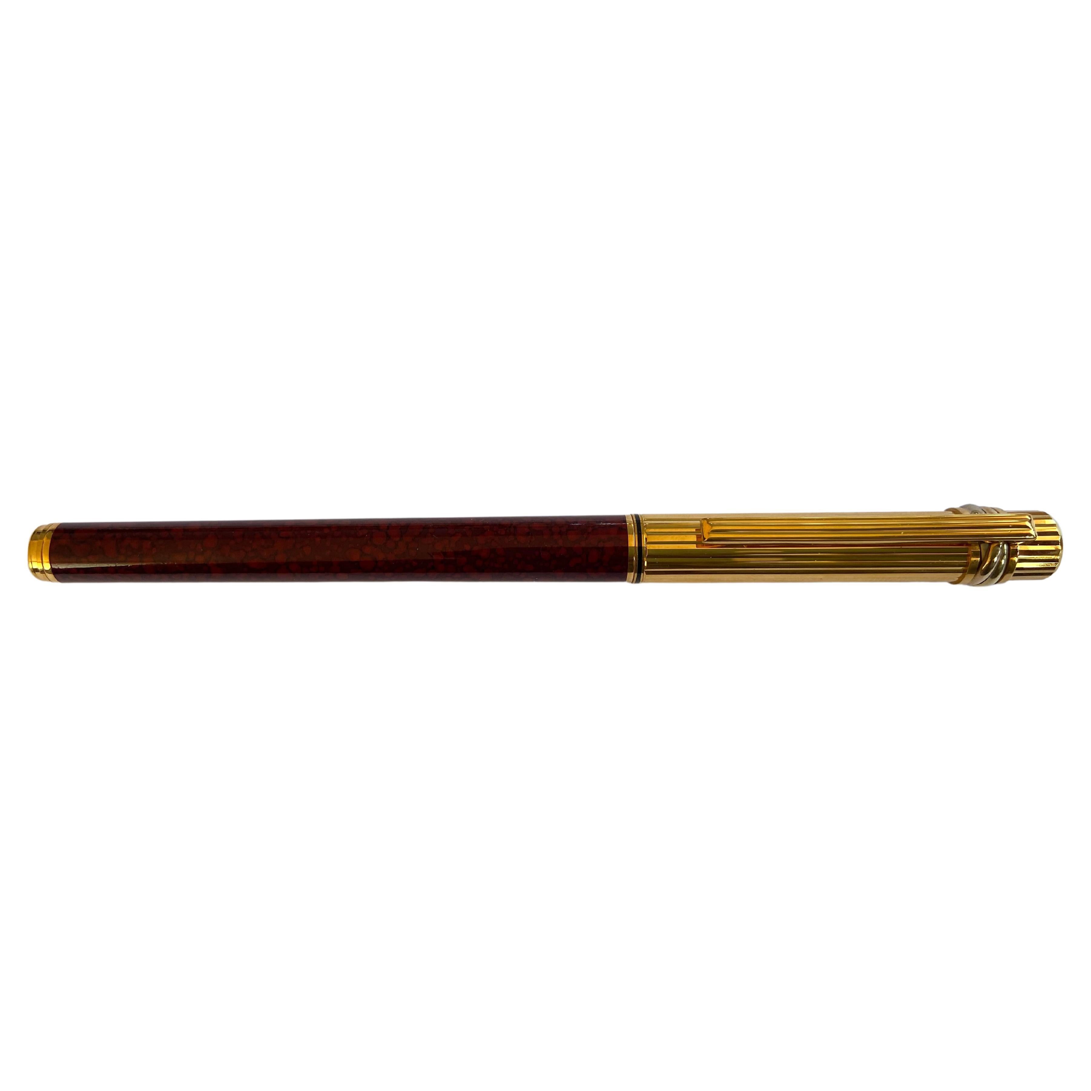 
Must De Cartier Fountain Pen 18 Kt Gold.
It dates back to the 1990s, used only once and then kept in excellent condition. No box.