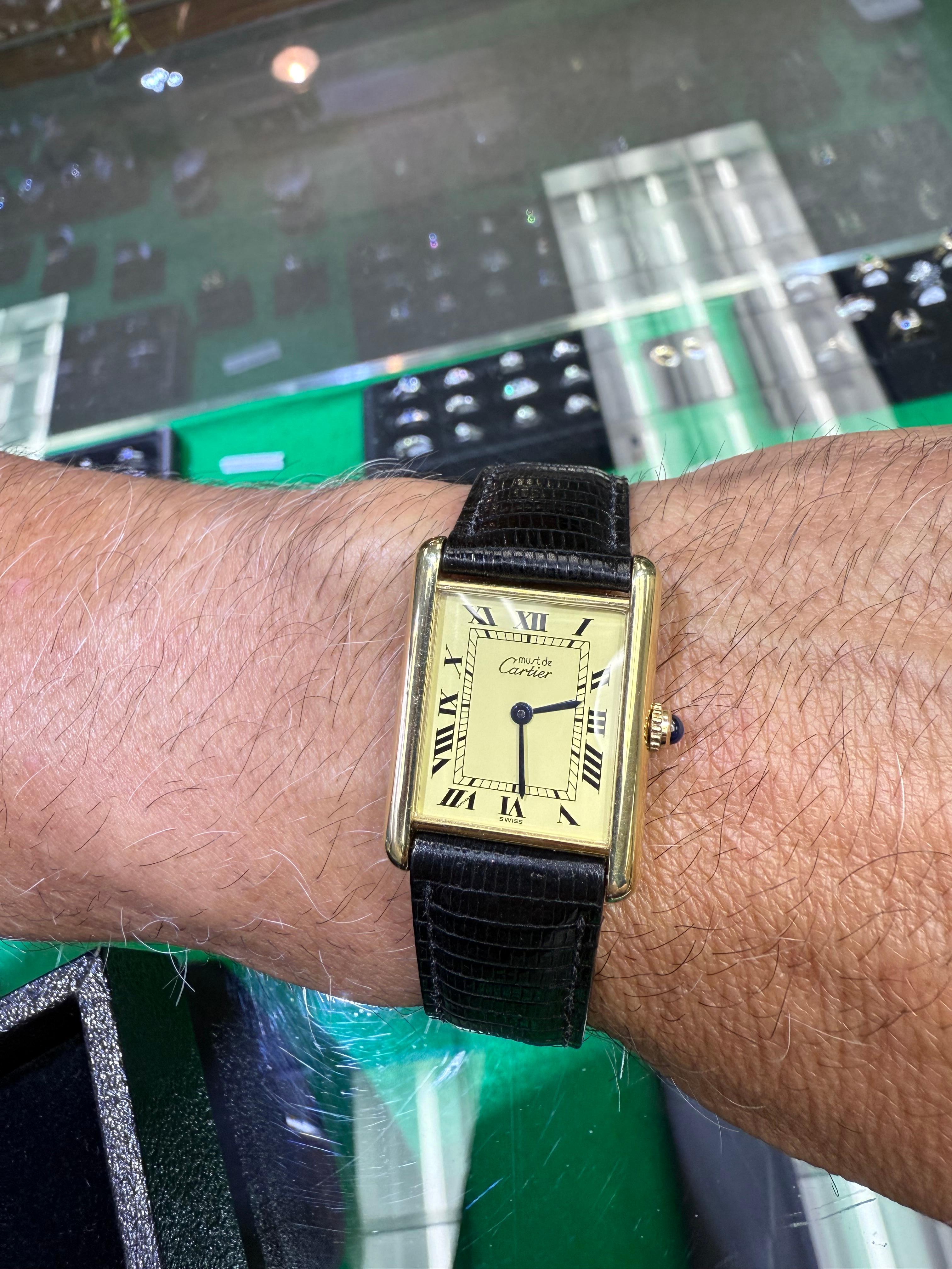 Contemporain Must de Cartier Large Tank Vermeil Quartz Wristwatch Circa 1990 en vente