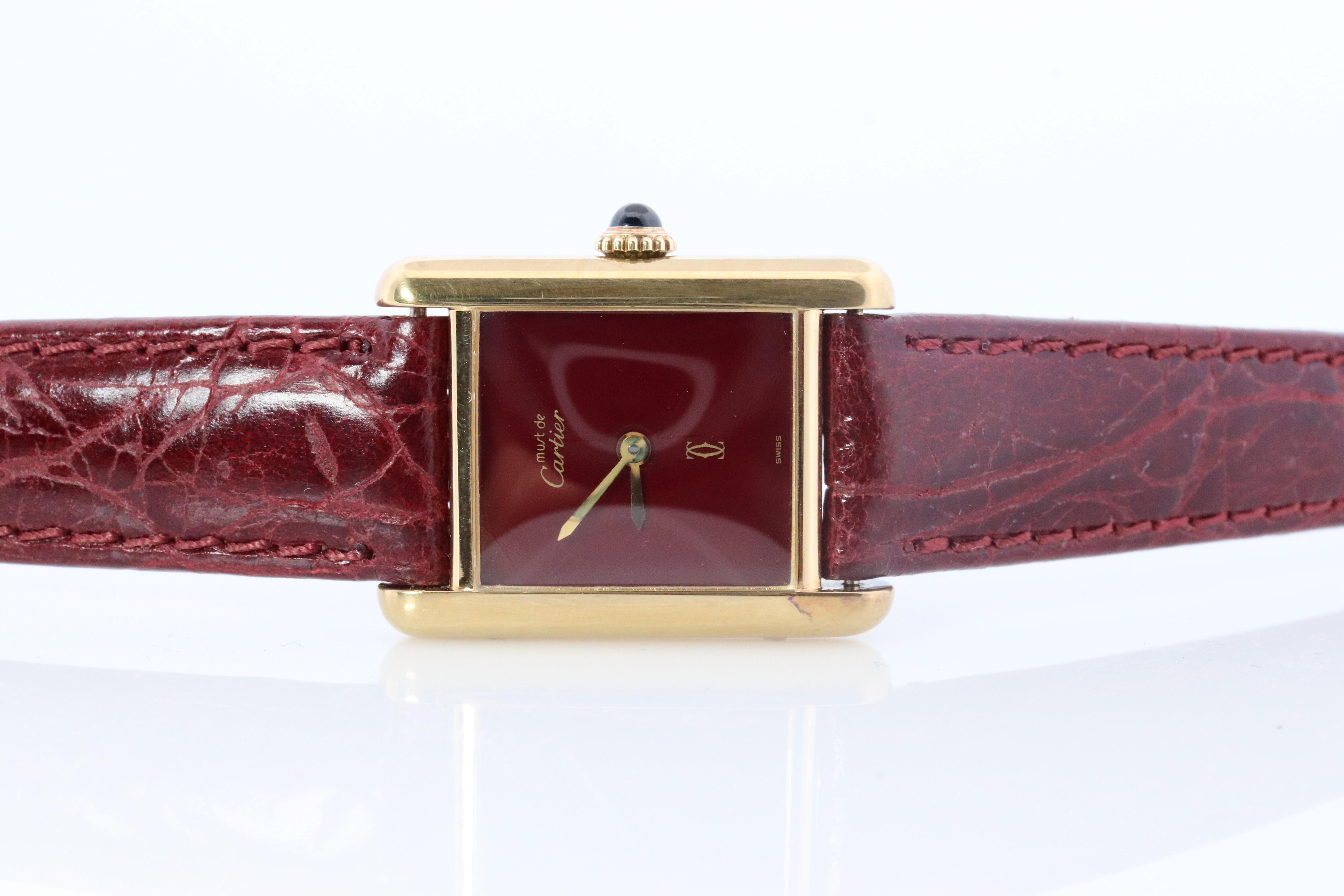 Must de Cartier Tank Red Mystery Dial. Bordeaux ARGENT 925 Petite montre à remontoir Bon état - En vente à Port Charlotte, FL