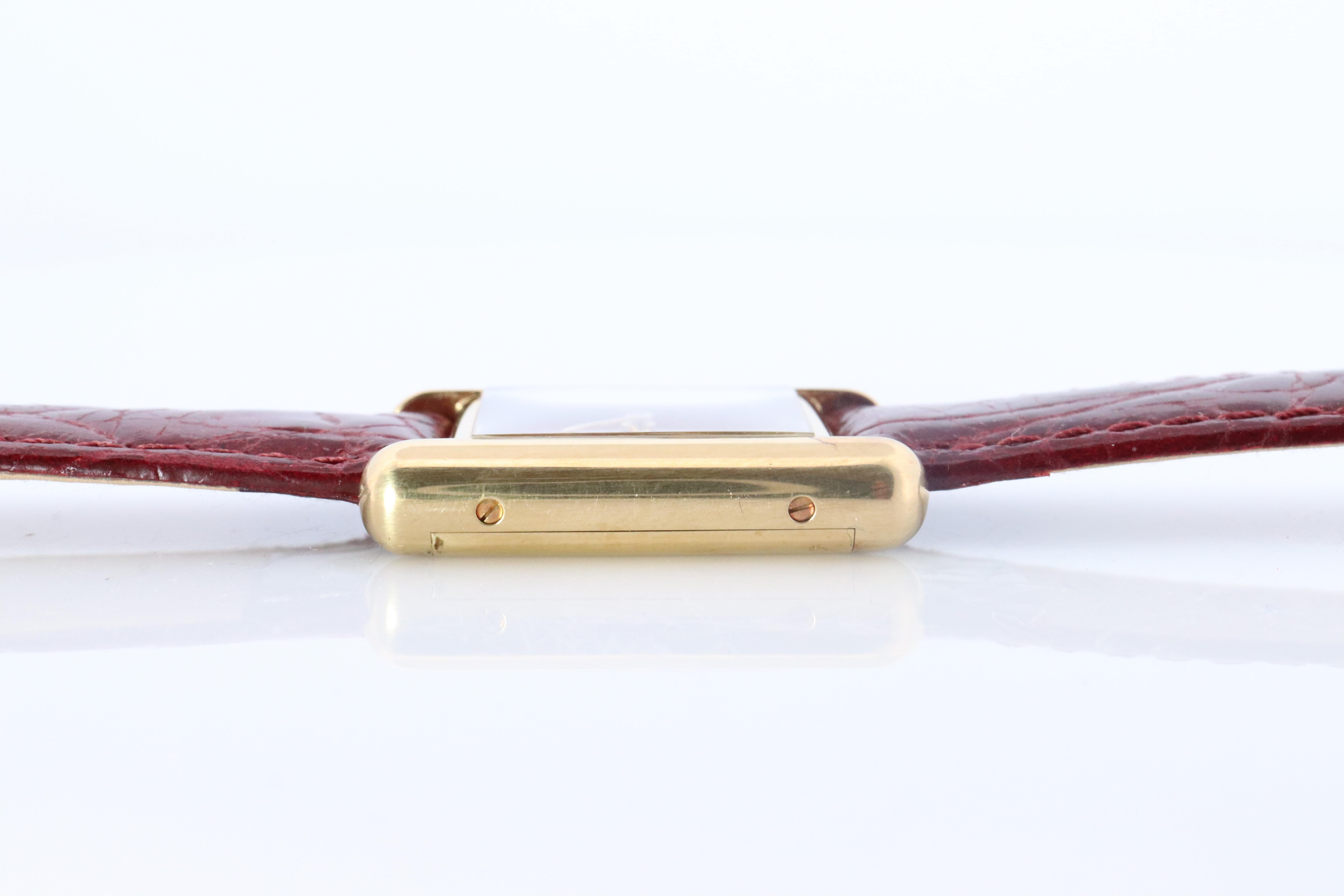 Must de Cartier Tank Red Mystery Dial. Bordeaux ARGENT 925 Petite montre à remontoir en vente 1
