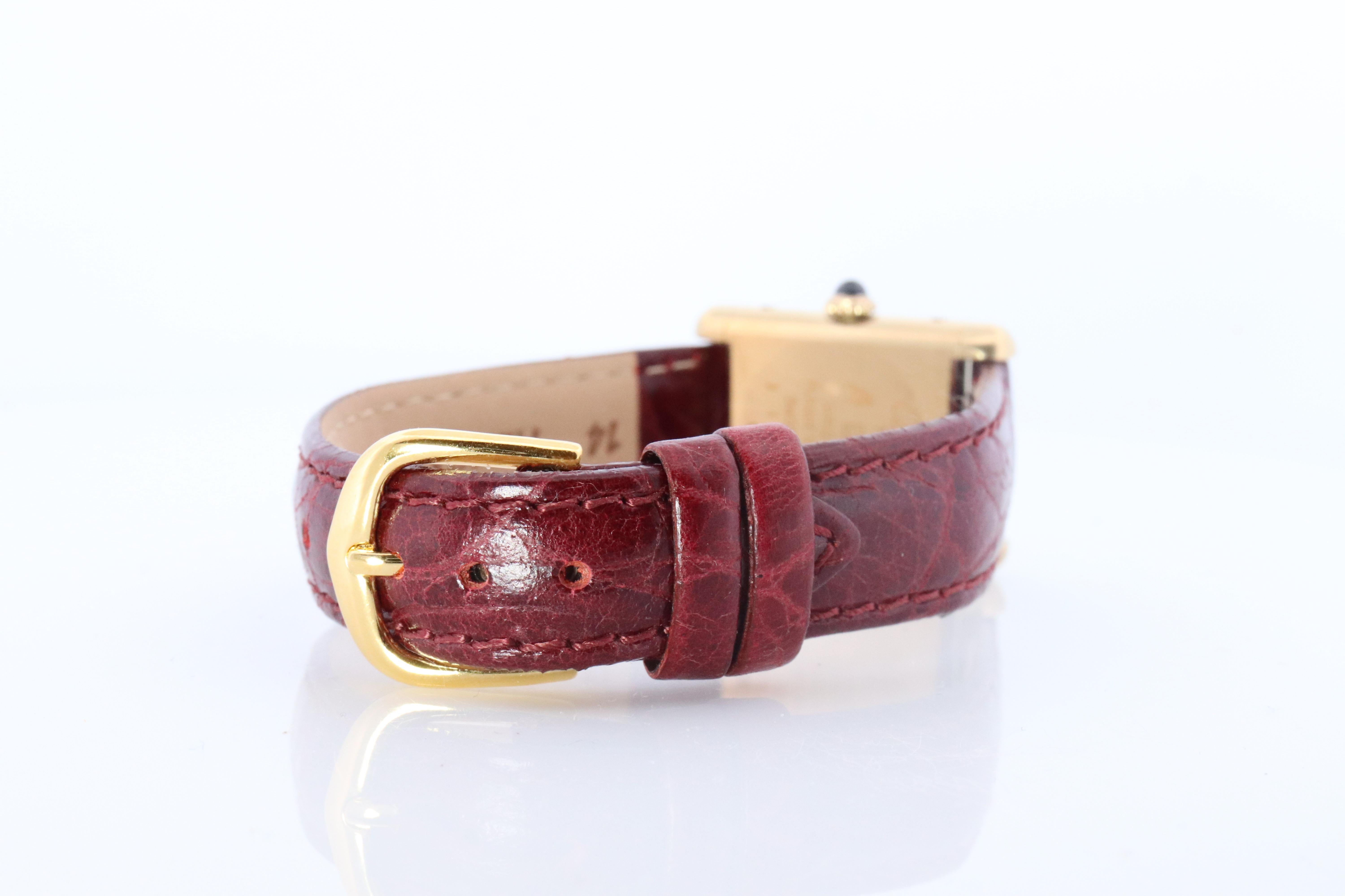 Must de Cartier Tank Red Mystery Dial. Bordeaux ARGENT 925 Petite montre à remontoir en vente 4
