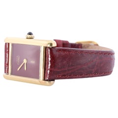 Must de Cartier Tank Red Mystery Dial. Bordeaux ARGENT 925 Petite montre à remontoir