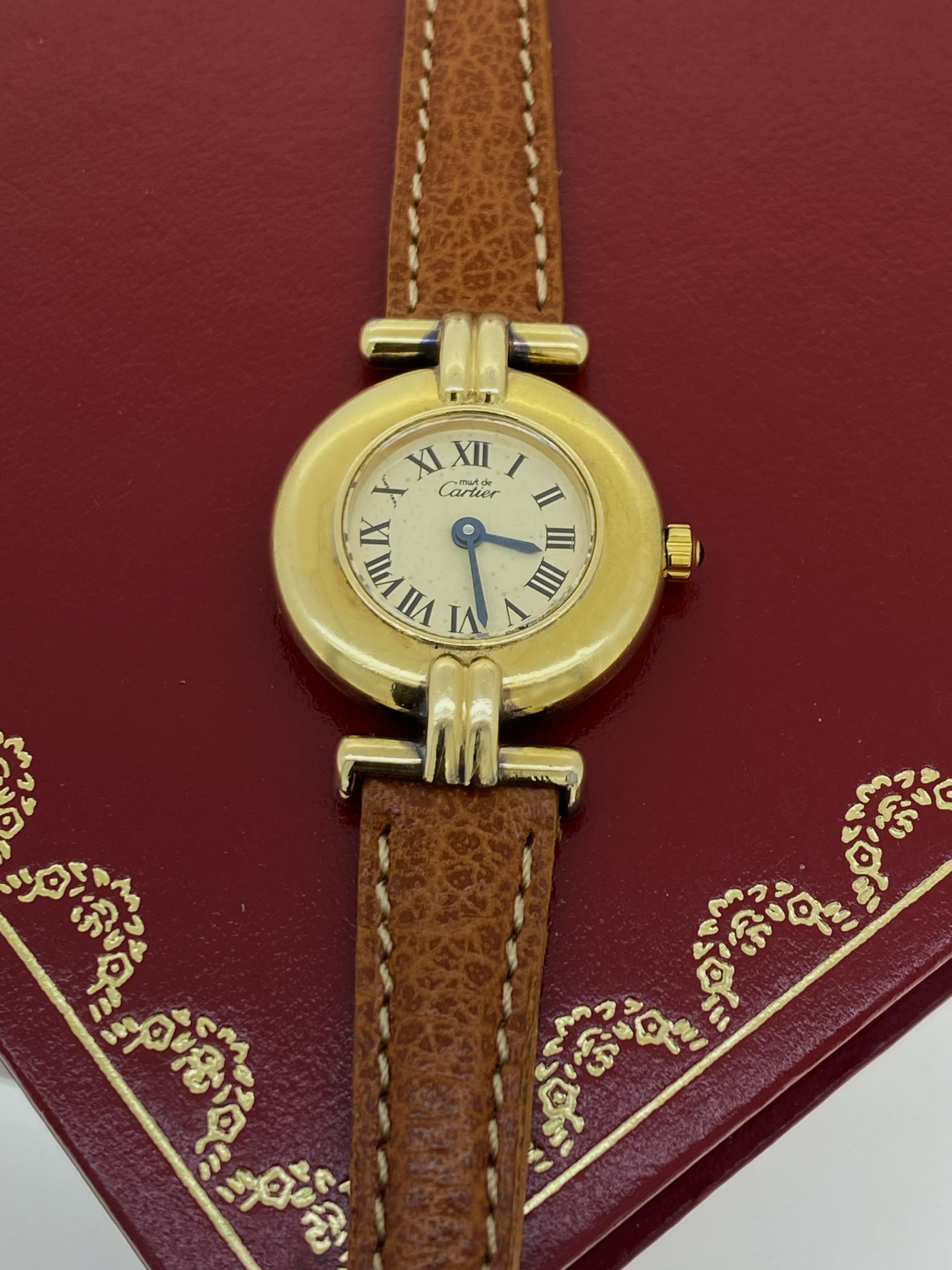 Sie ist einer der begehrtesten Zeitmesser, 
dieser kultige Cartier Vermeil Must de Cartier 
ist in hervorragendem Zustand und in ausgezeichneter Funktion 

Zurückdatiert auf ca. 2005
und doch zeitlos im Design 
Dieser Zeitmesser ist ein echter