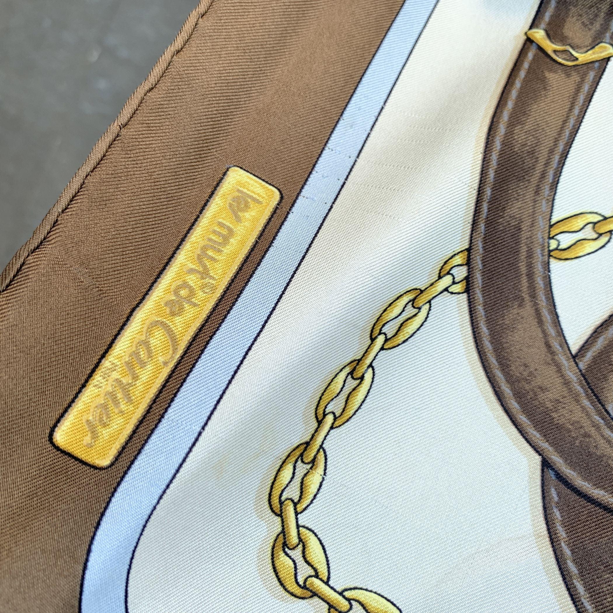 Must de Cartier White and Brown Border Equestrian Silk Scarf In Good Condition In Rome, Rome