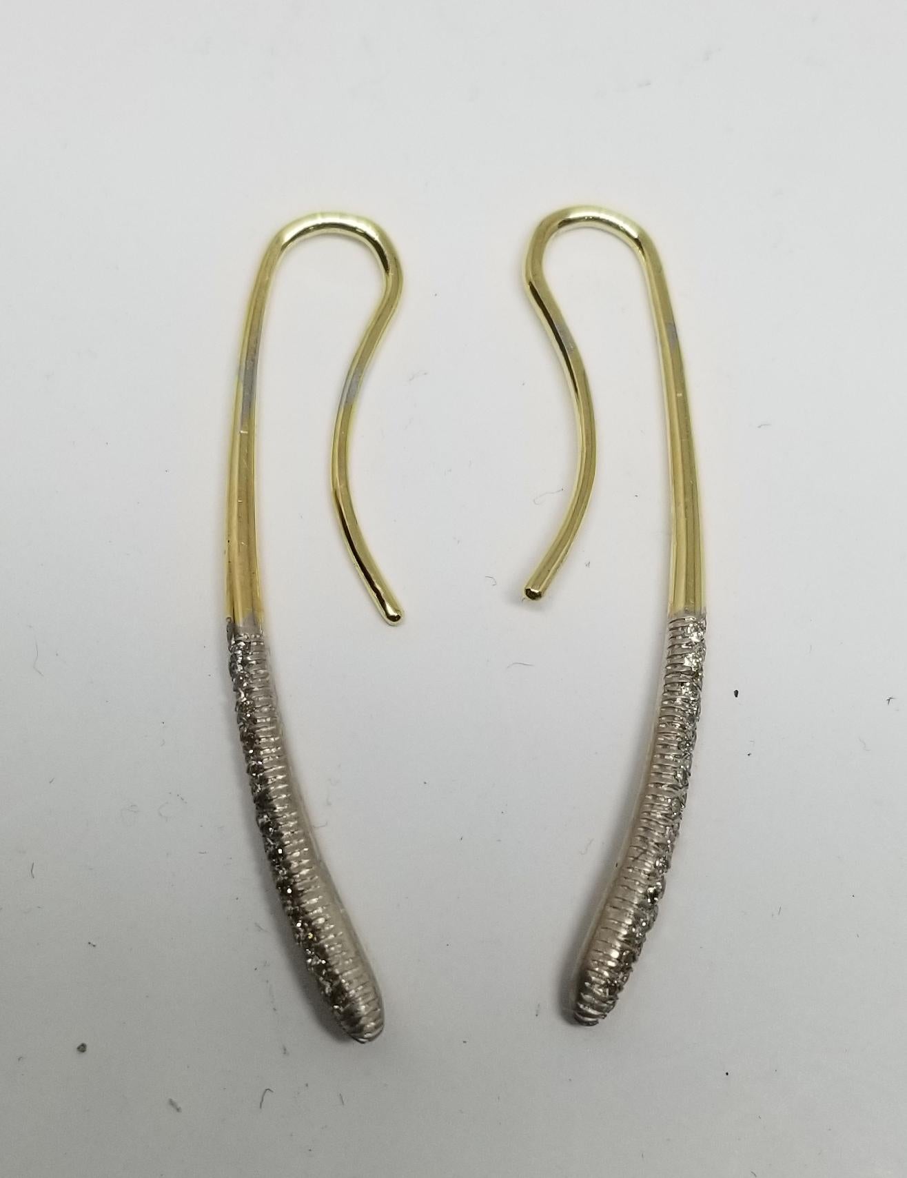 Boucles d'oreilles must have Boucles d'oreilles pendantes en or jaune 14k avec barre de diamants Pour femmes en vente