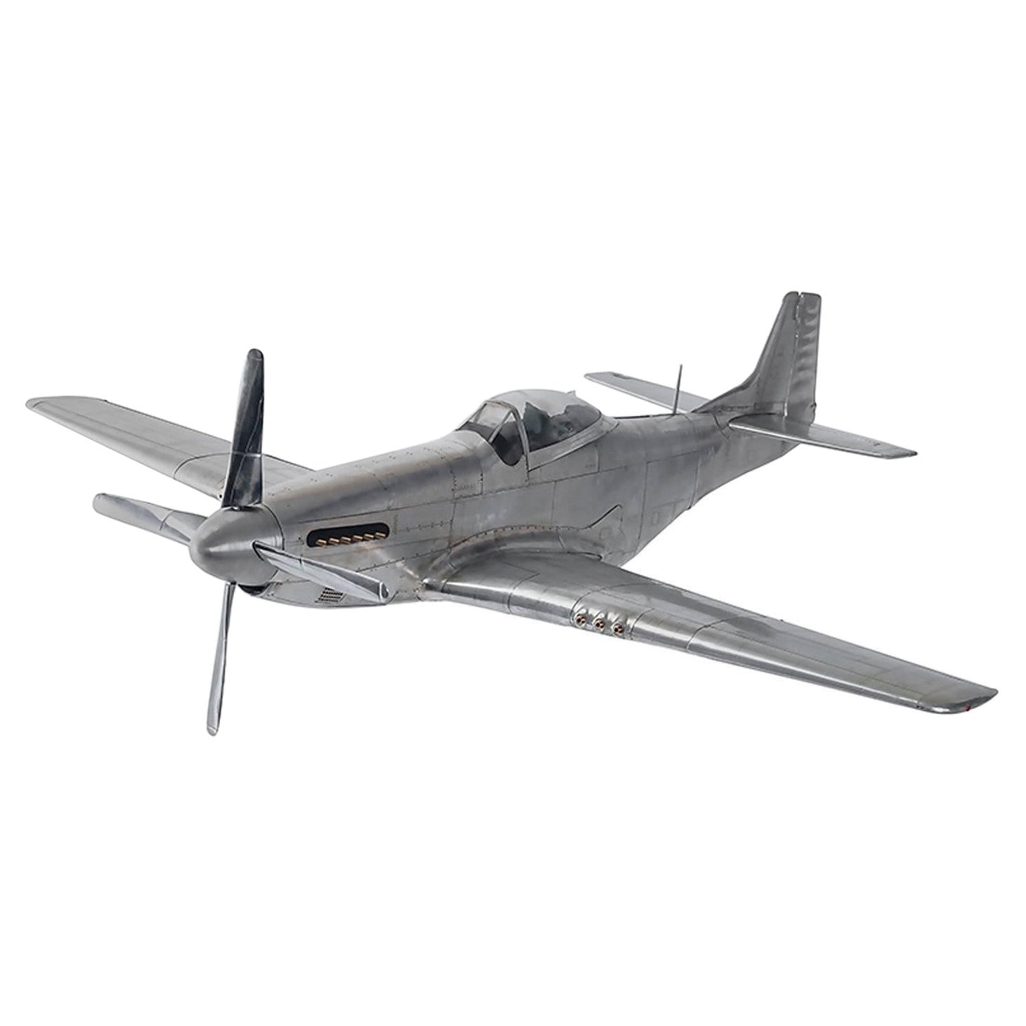 Modelo de avión Mustang P51 en papel de aluminio