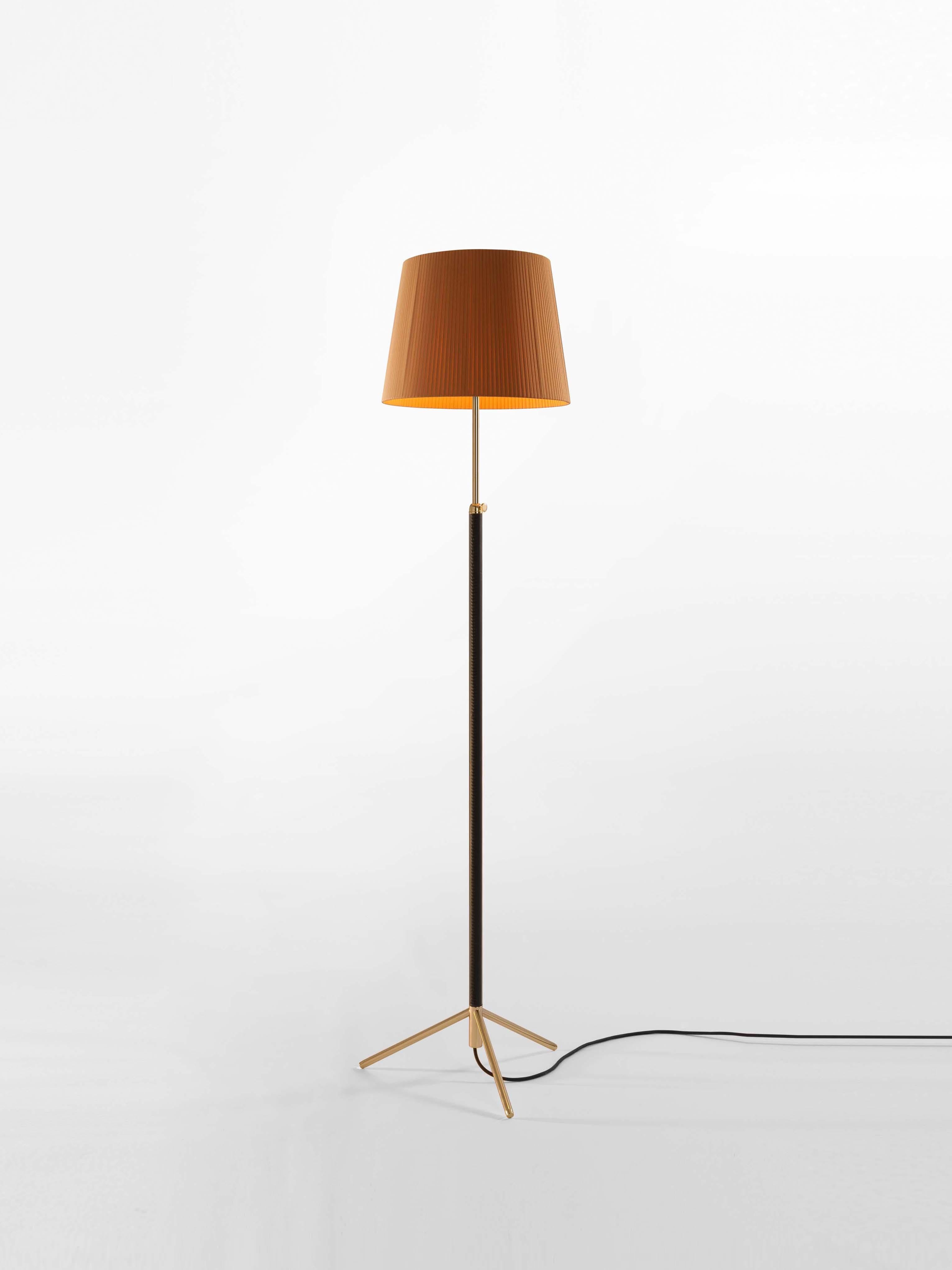 Mustard and brass Pie de Salón G3 floor lamp by Jaume Sans
Dimensions: D 40 x H 120-160 cm
Materials: Metal, leather, ribbon.
Available in chrome-plated or polished brass structure.
Available in other shade colors and sizes.

This slender