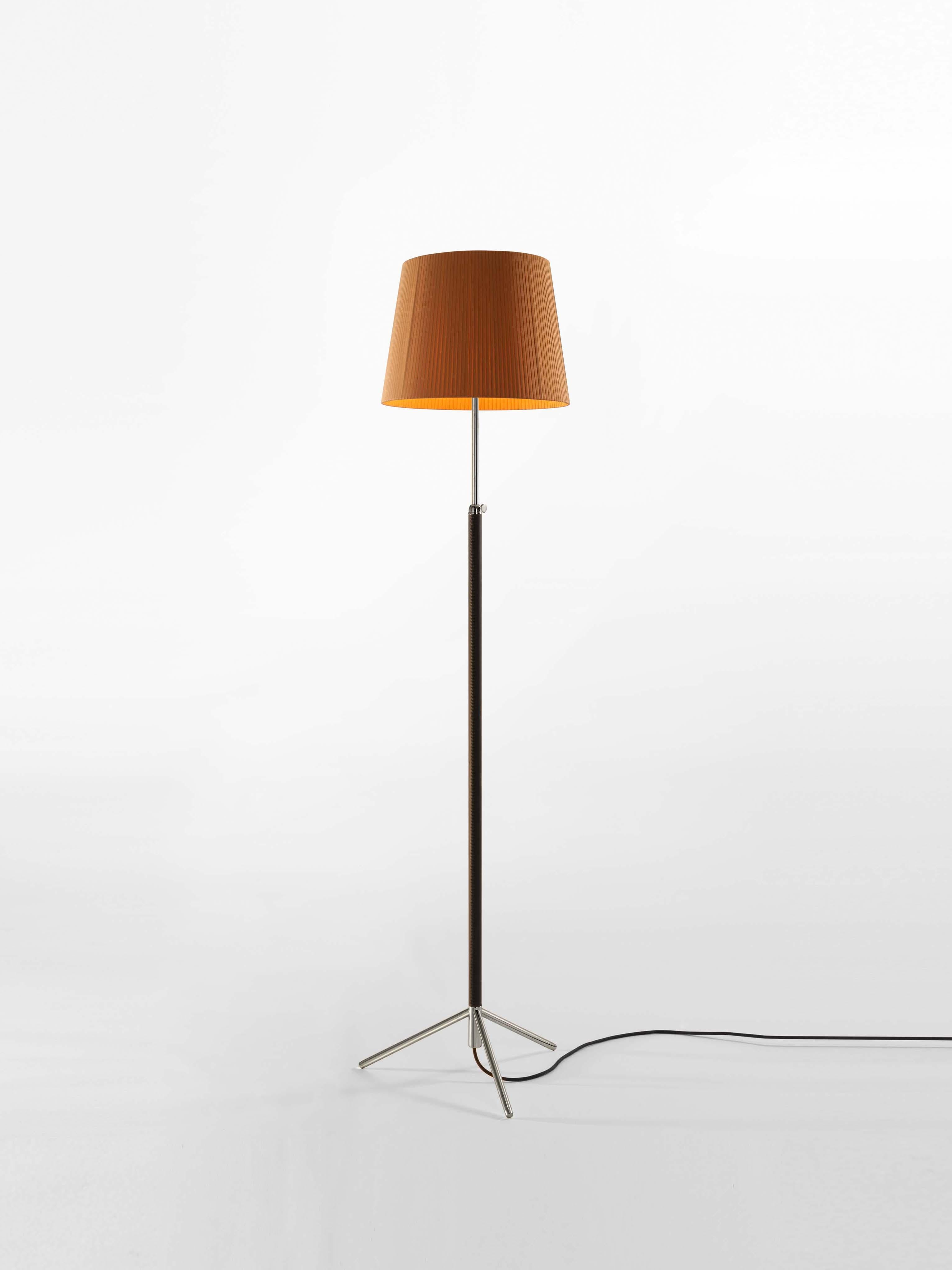 Mustard and chrome Pie de Salón G3 floor lamp by Jaume Sans.
Dimensions: D 40 x H 120-160 cm.
Materials: Metal, leather, ribbon.
Available in chrome-plated or polished brass structure.
Available in other shade colors and sizes.

This slender