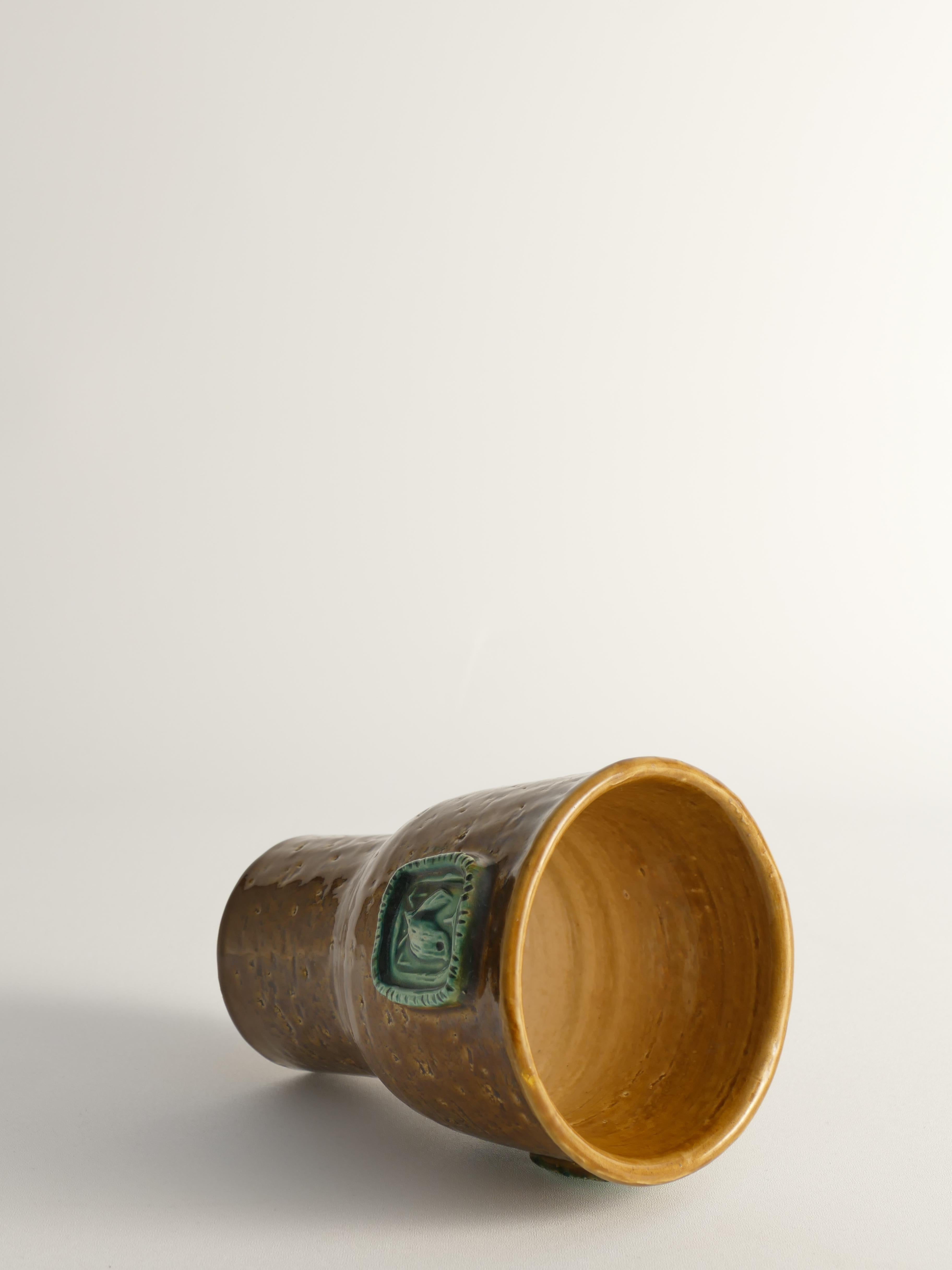 Jarrón de gres marrón mostaza con pájaros verde celadón de Aldo Londi para Bitossi en Bueno estado para la venta en Grythyttan, SE