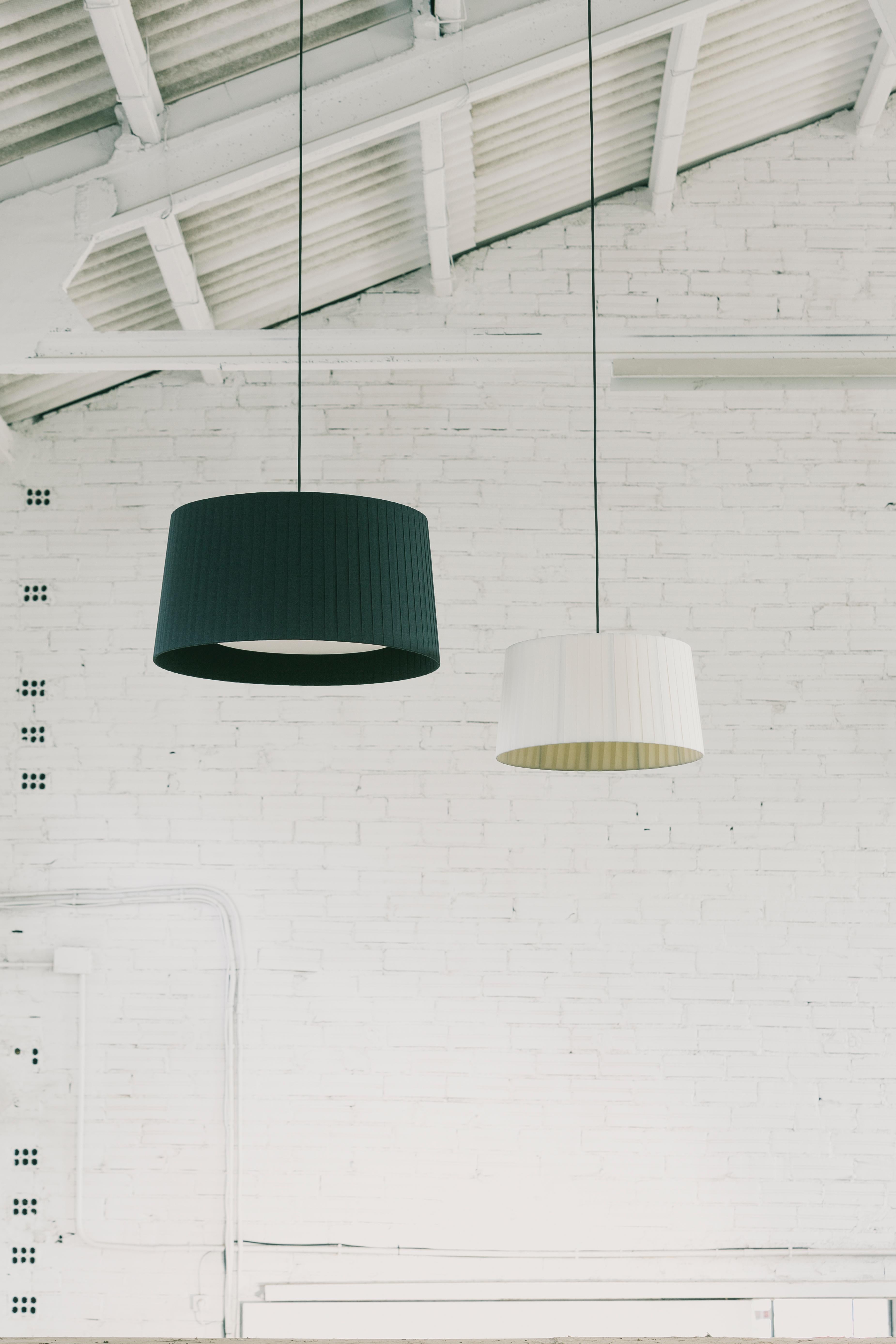 XXI secolo e contemporaneo Mustard GT5 Pendant Lamp by Santa & Cole in vendita