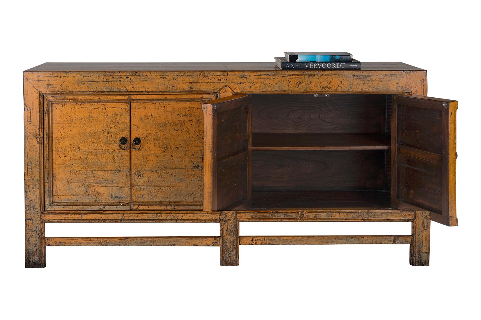Cette pièce fait partie de la collection unique de Brendan Bass, Le Monde. La collection Le Monde est composée de pièces rares et difficiles à trouver, sélectionnées par Collection&Up à partir de ventes immobilières, de brocantes et de tout autre