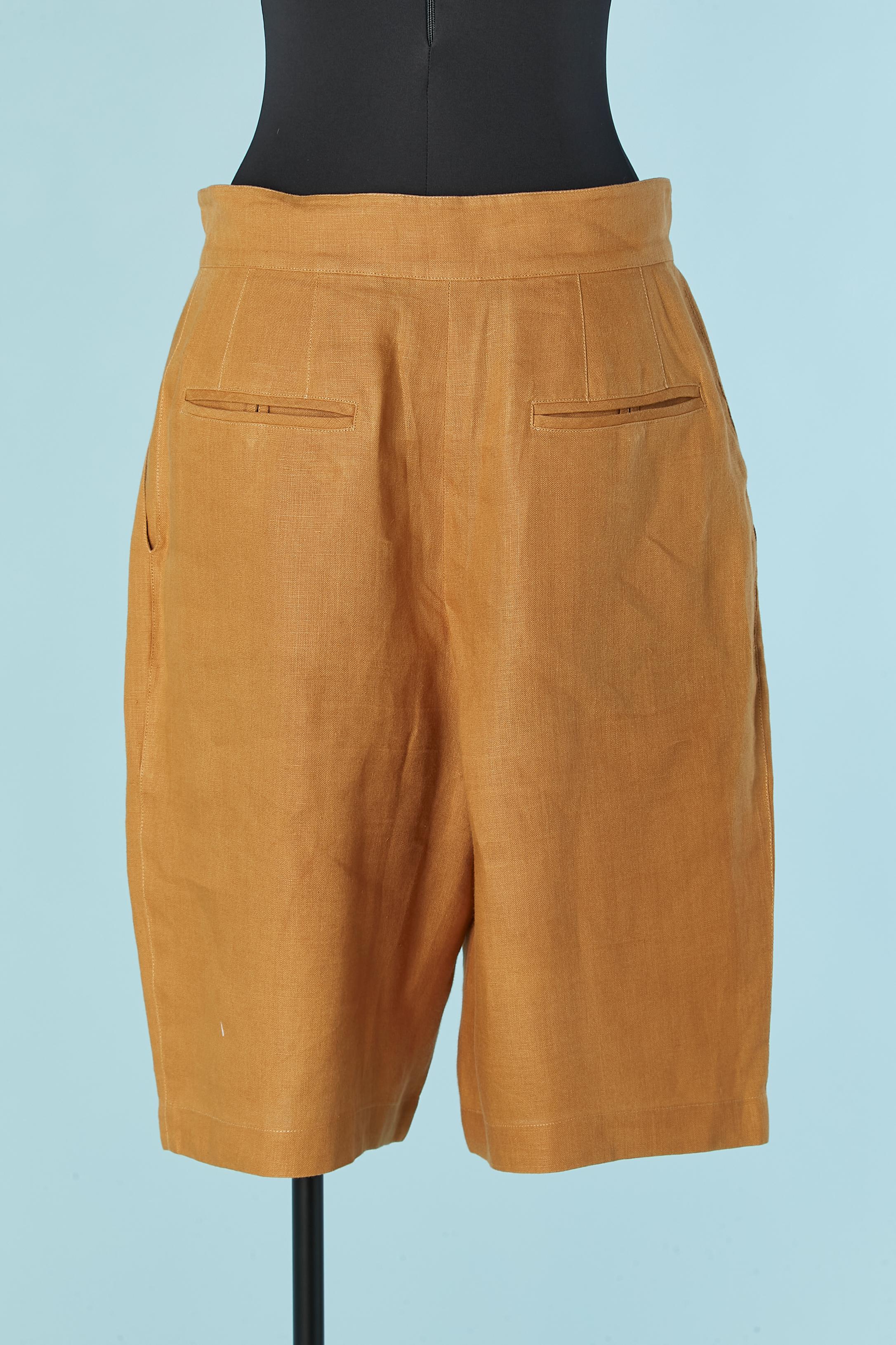 Mustard linen bermuda with pocket on both side and back MONTANA  Circa 1980's In Excellent Condition For Sale In Saint-Ouen-Sur-Seine, FR