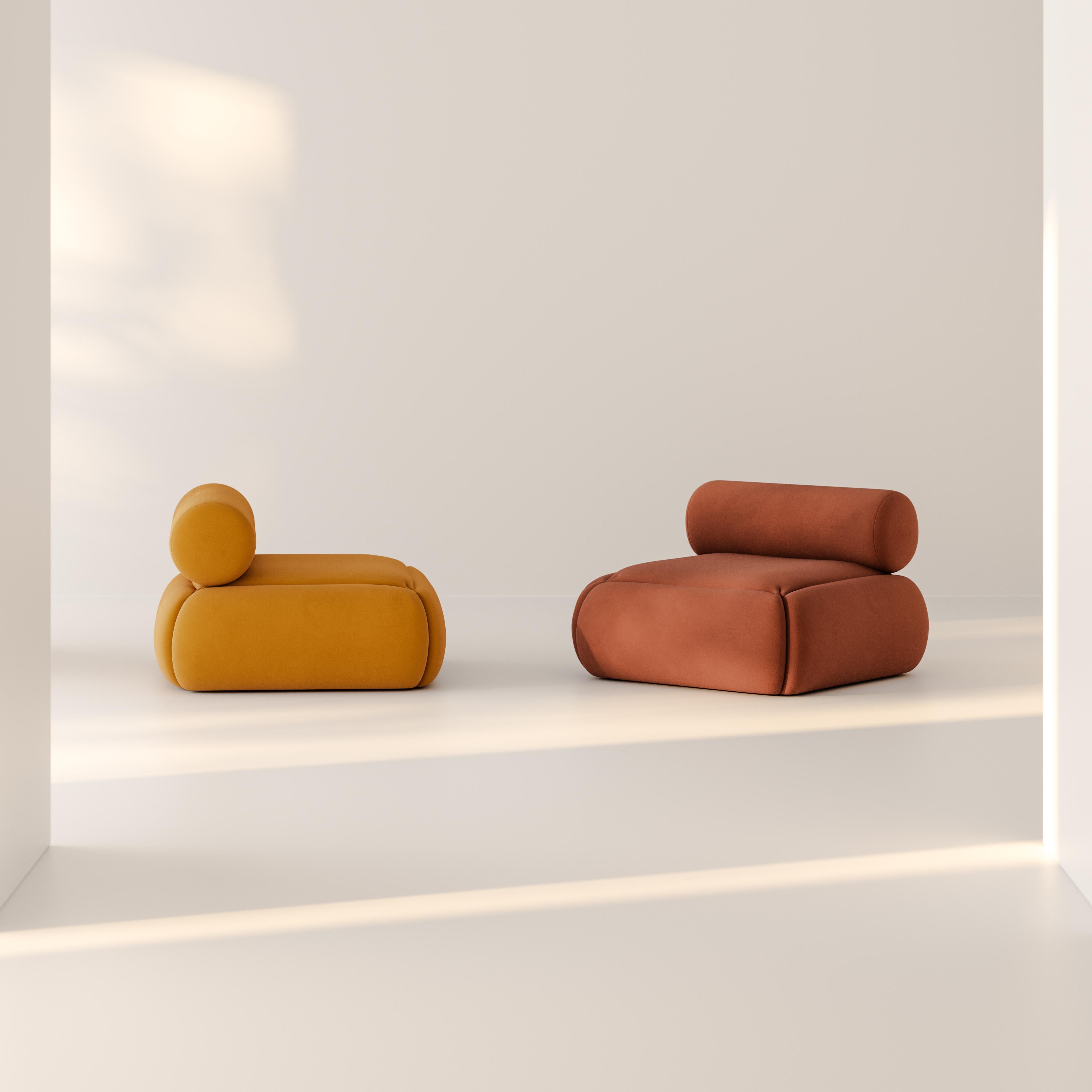 Chaise Mustard Lupin par Nelson Araujo
Dimensions : D 89 x L 89 x H 56 cm
MATERIAL : Bois, mousse, tissu Kvadrat Gentle 2.

Disponible en couleurs Misty Beige, Chestnut, Mustard et Forest.

Un canapé doux, rond et audacieux, conçu pour le confort.