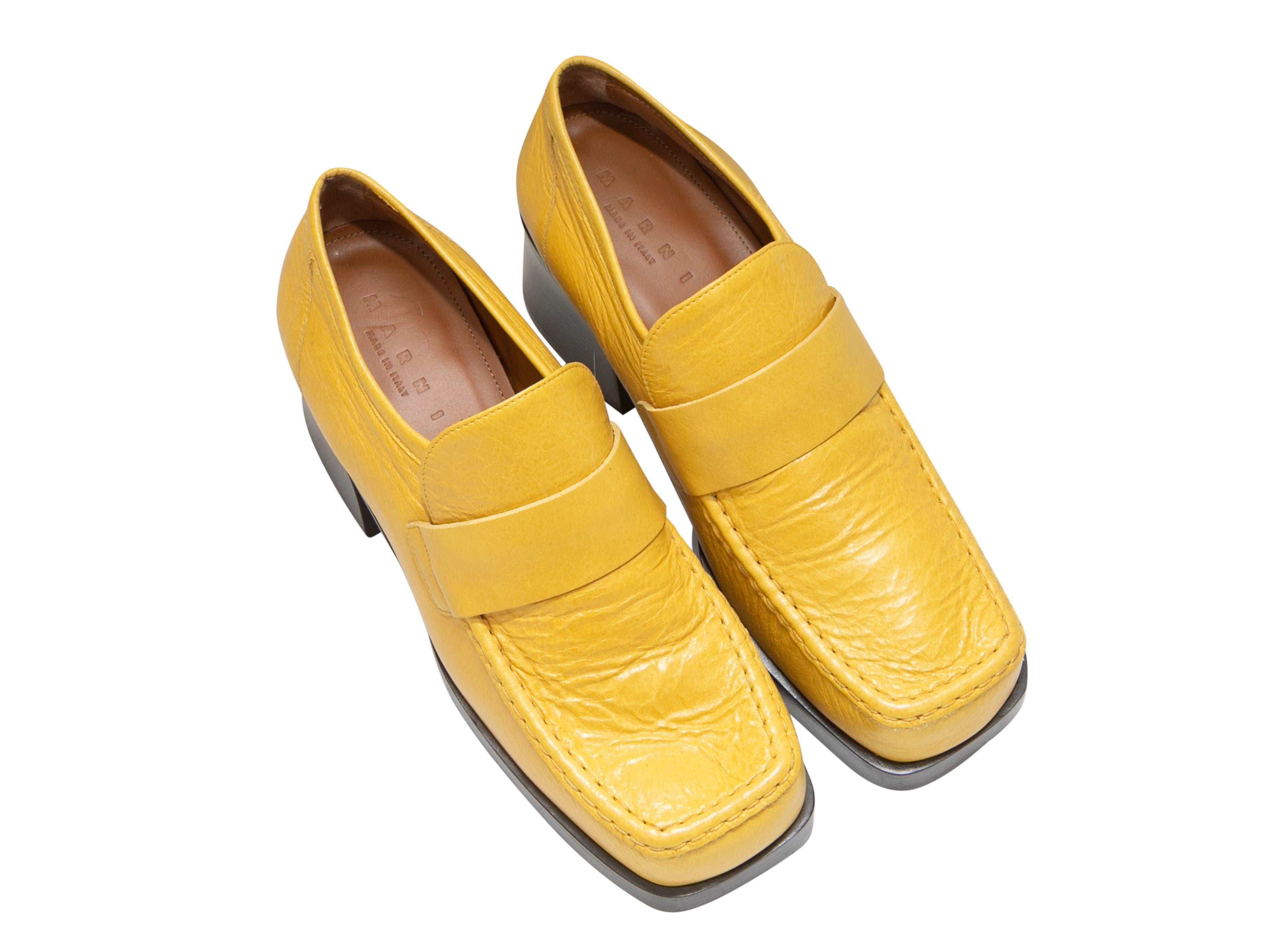 Mocassins à talons compensés en cuir moutarde Marni. Talons empilés. Hauteur de la plateforme : 1