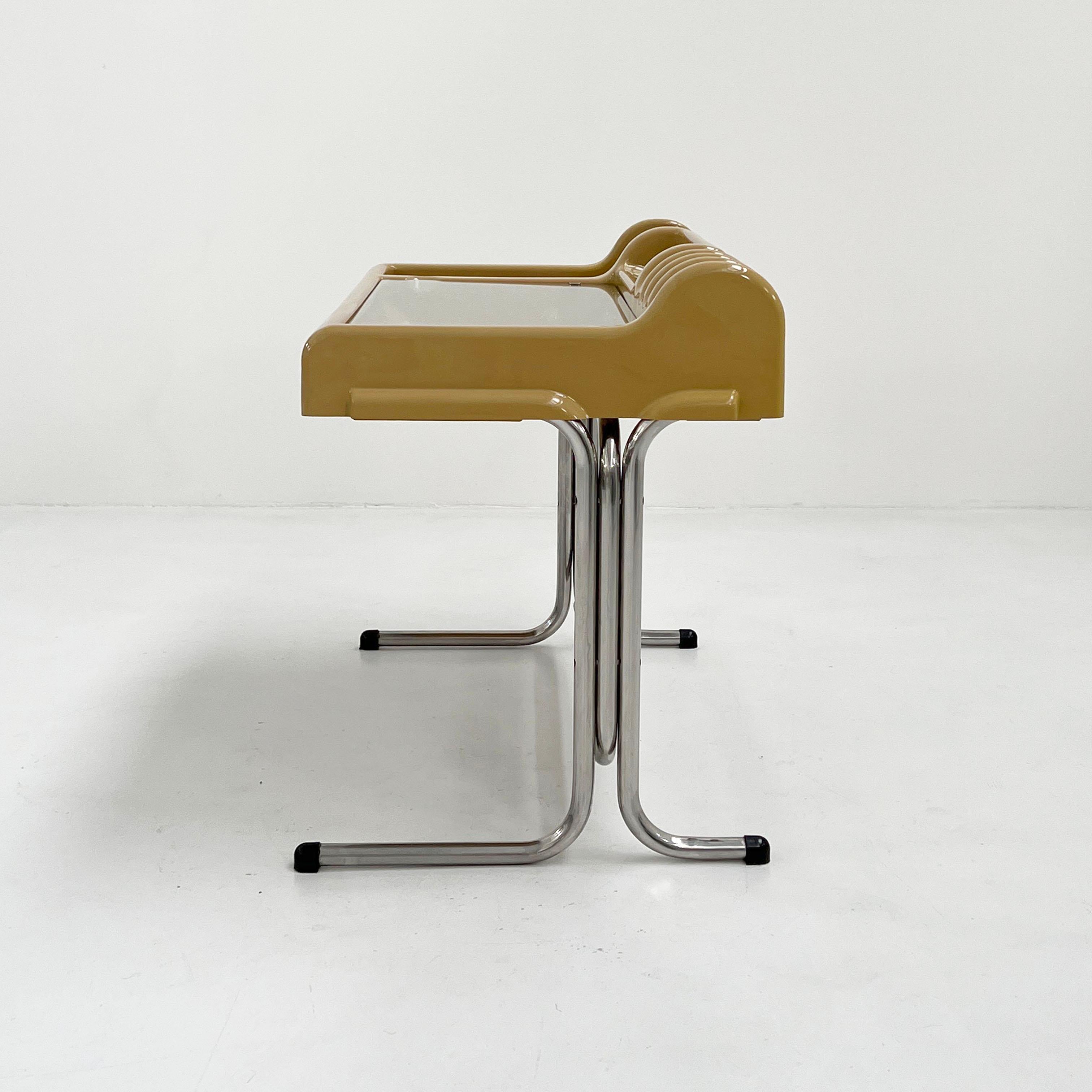 Mid-Century Modern Mustard Orix Desk by Vittorio Parigi & Nani Prina for Molteni, 1970s