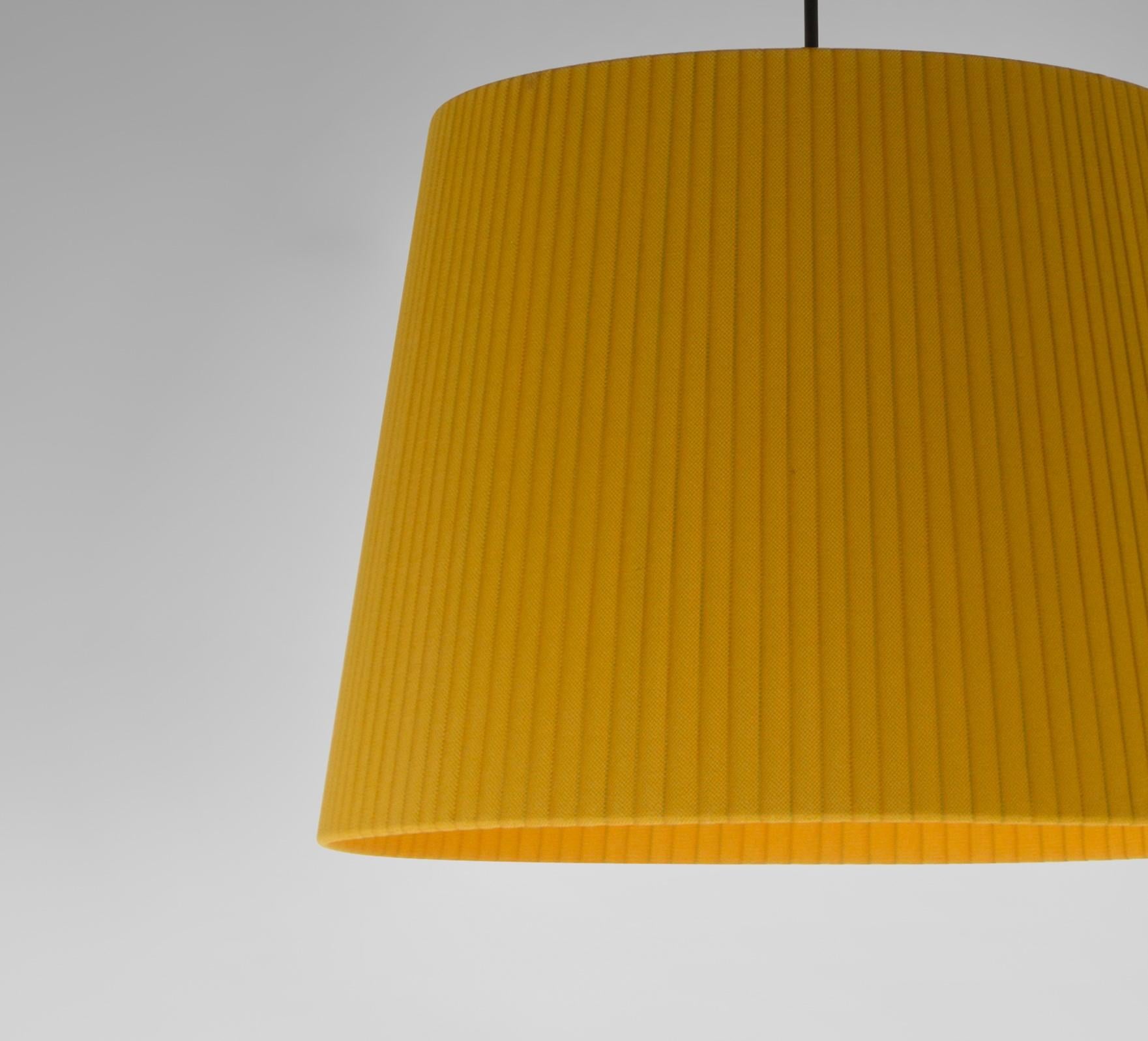 Modern Mustard Sísísí Cónicas GT3 Pendant Lamp by Santa & Cole For Sale