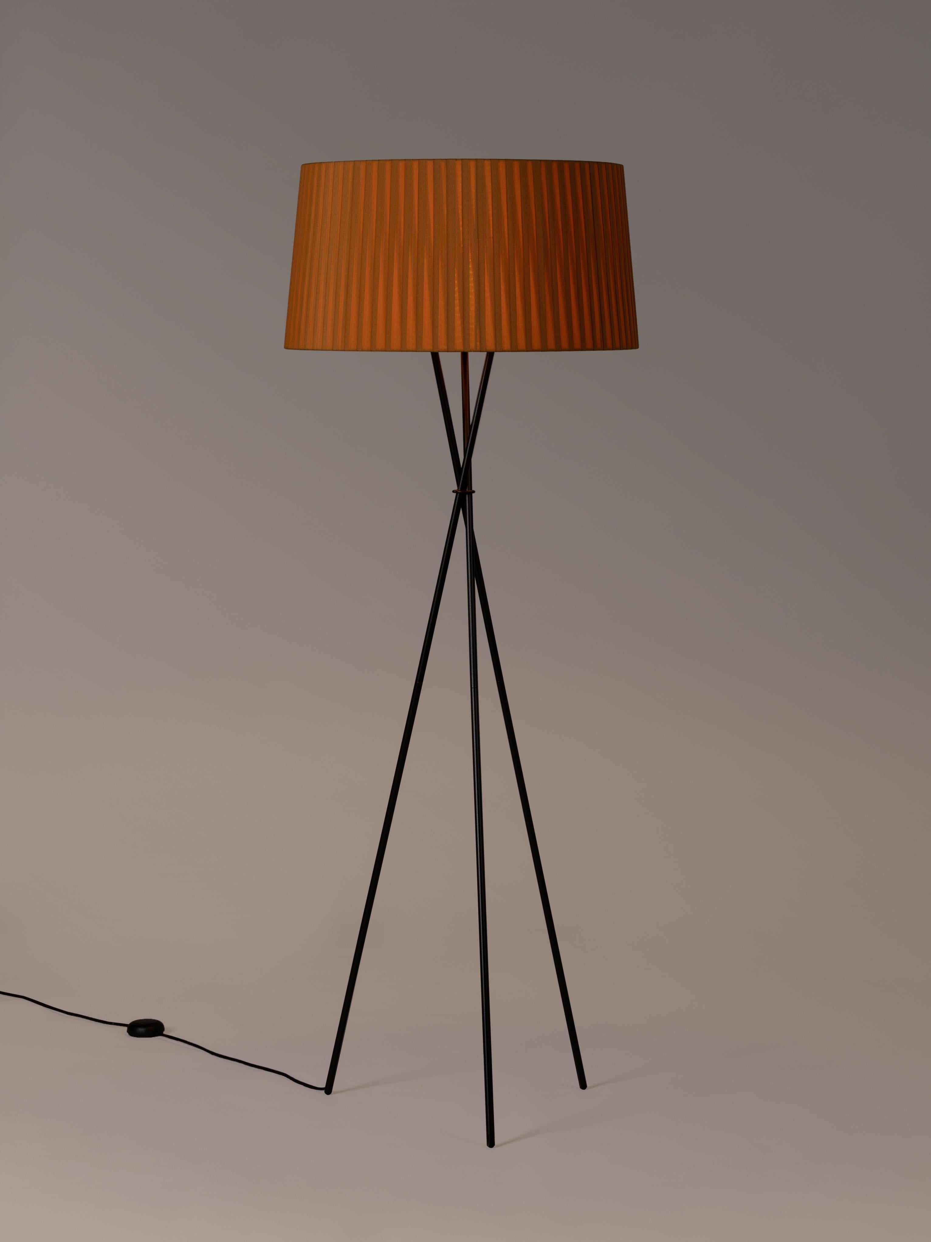 Modern Mustard Trípode G5 Floor Lamp by Santa & Cole