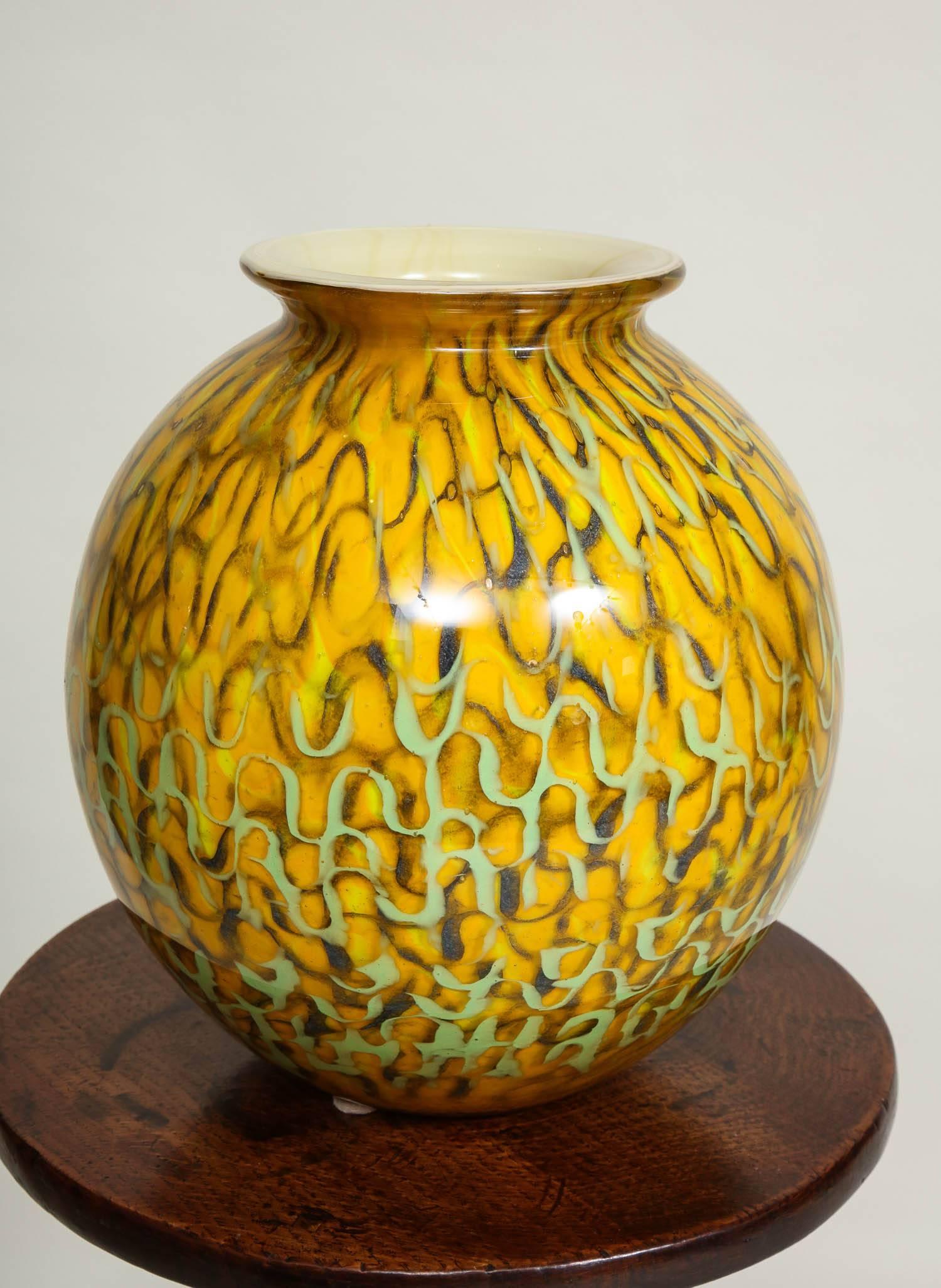 Mustard Yellow Globe Vase In Good Condition In Greenwich, CT