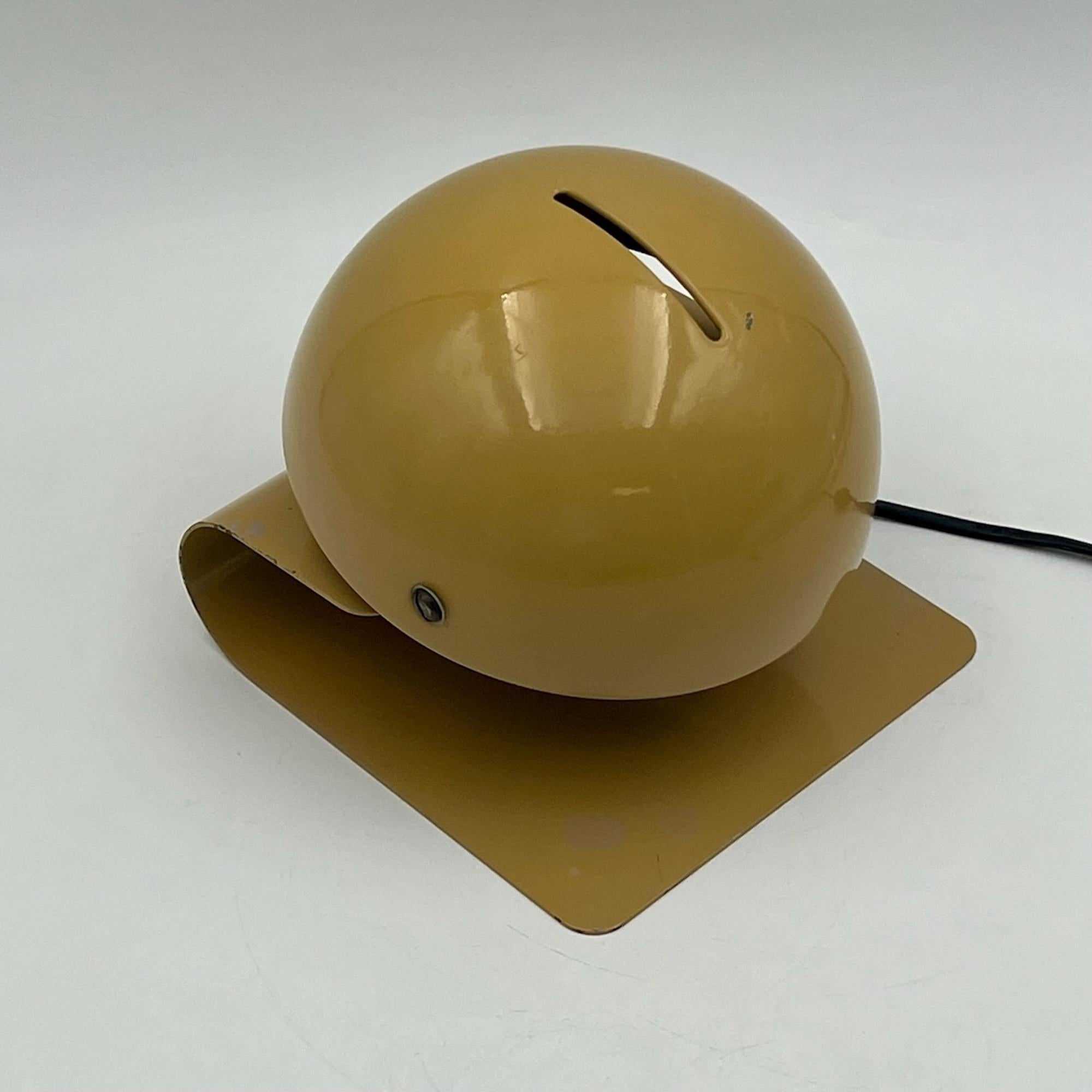 Mustard Yellow Guzzini 'Bugia' Adjustable Metal Lamp by Giuseppe Cormio, 1970s In Good Condition In San Benedetto Del Tronto, IT