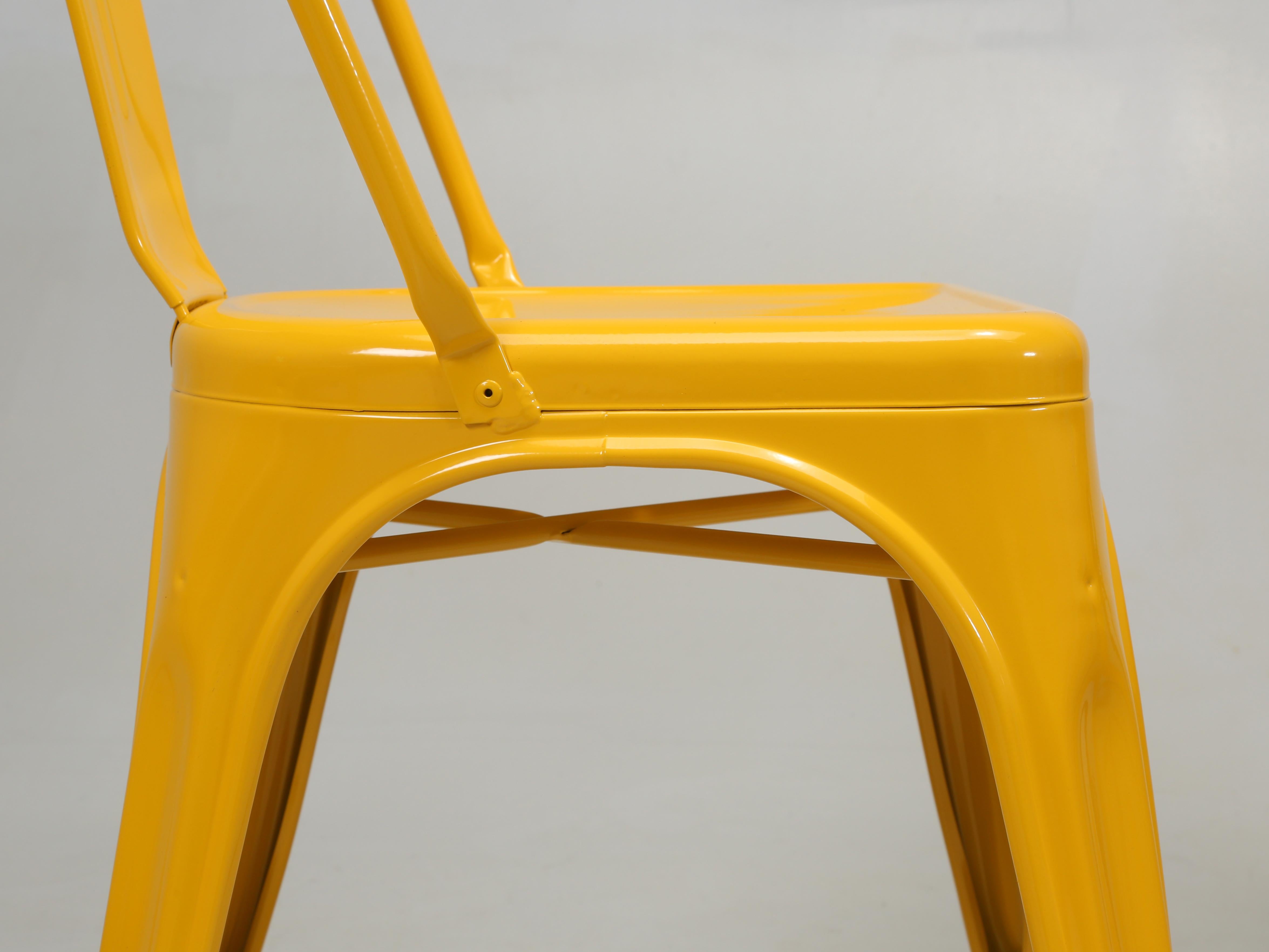 Sedie impilabili originali francesi Tolix giallo senape - Set di (6) in vendita 2