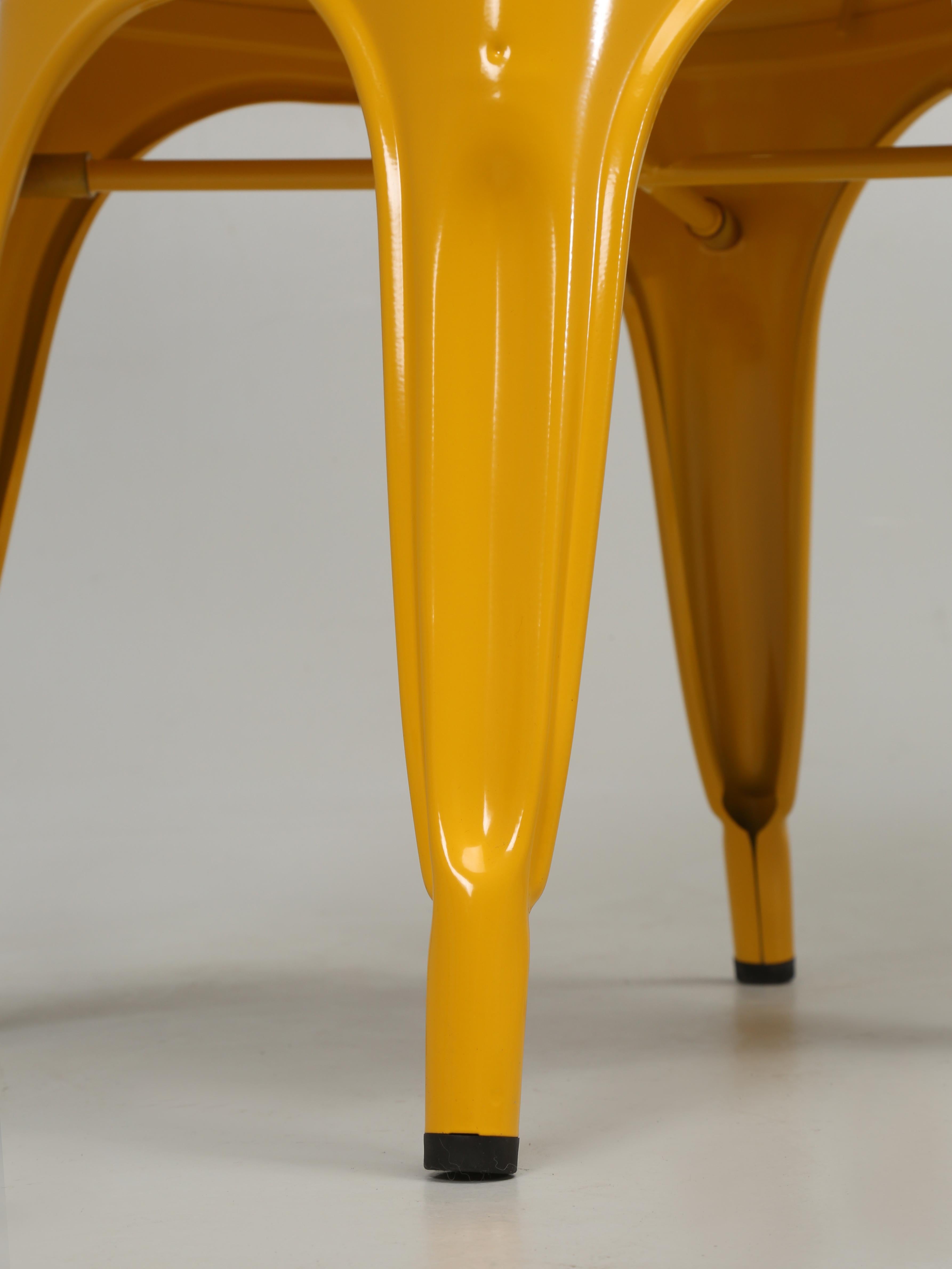 Sedie impilabili originali francesi Tolix giallo senape - Set di (6) in vendita 3