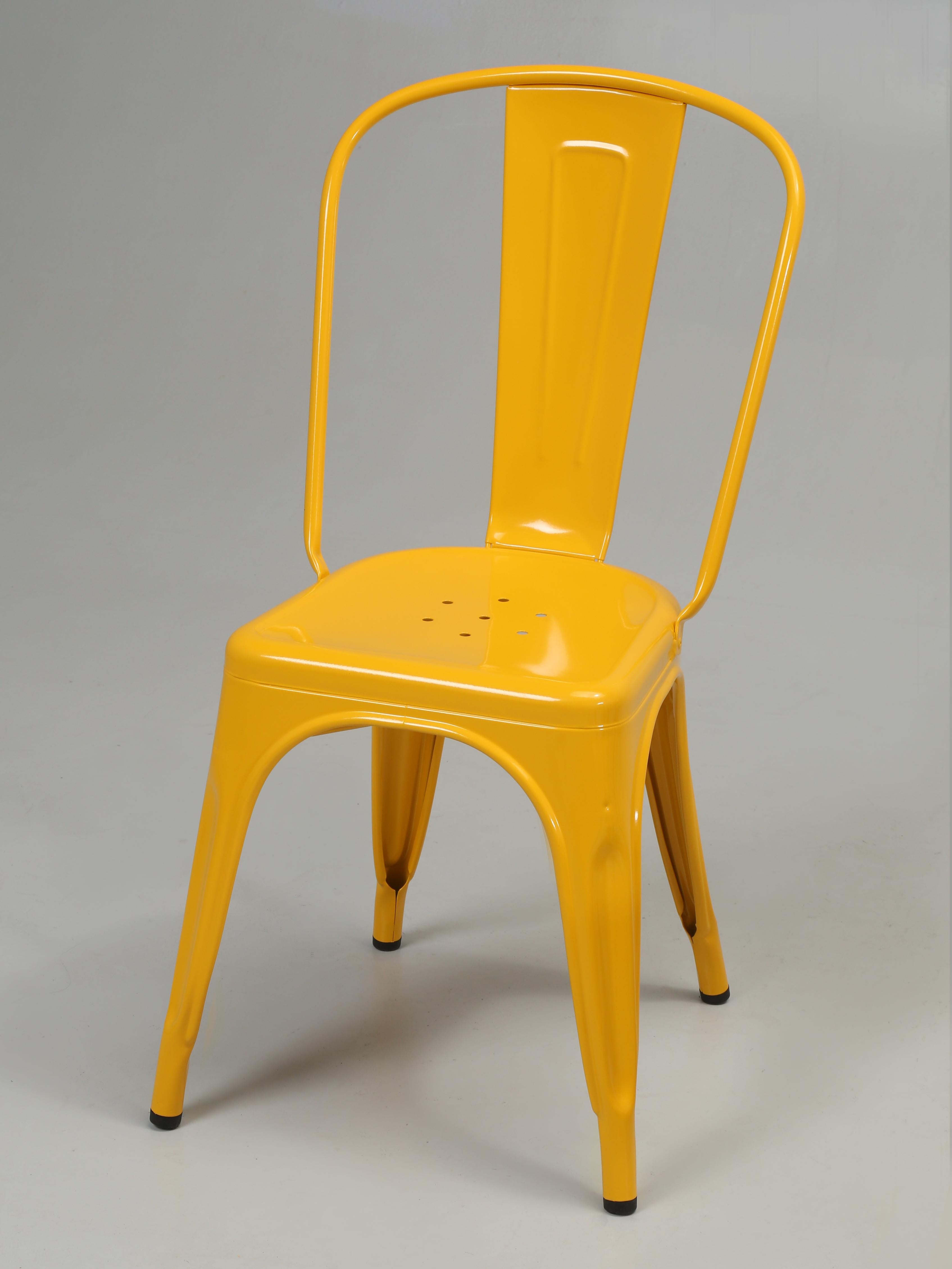 Altro Sedie impilabili originali francesi Tolix giallo senape - Set di (6) in vendita