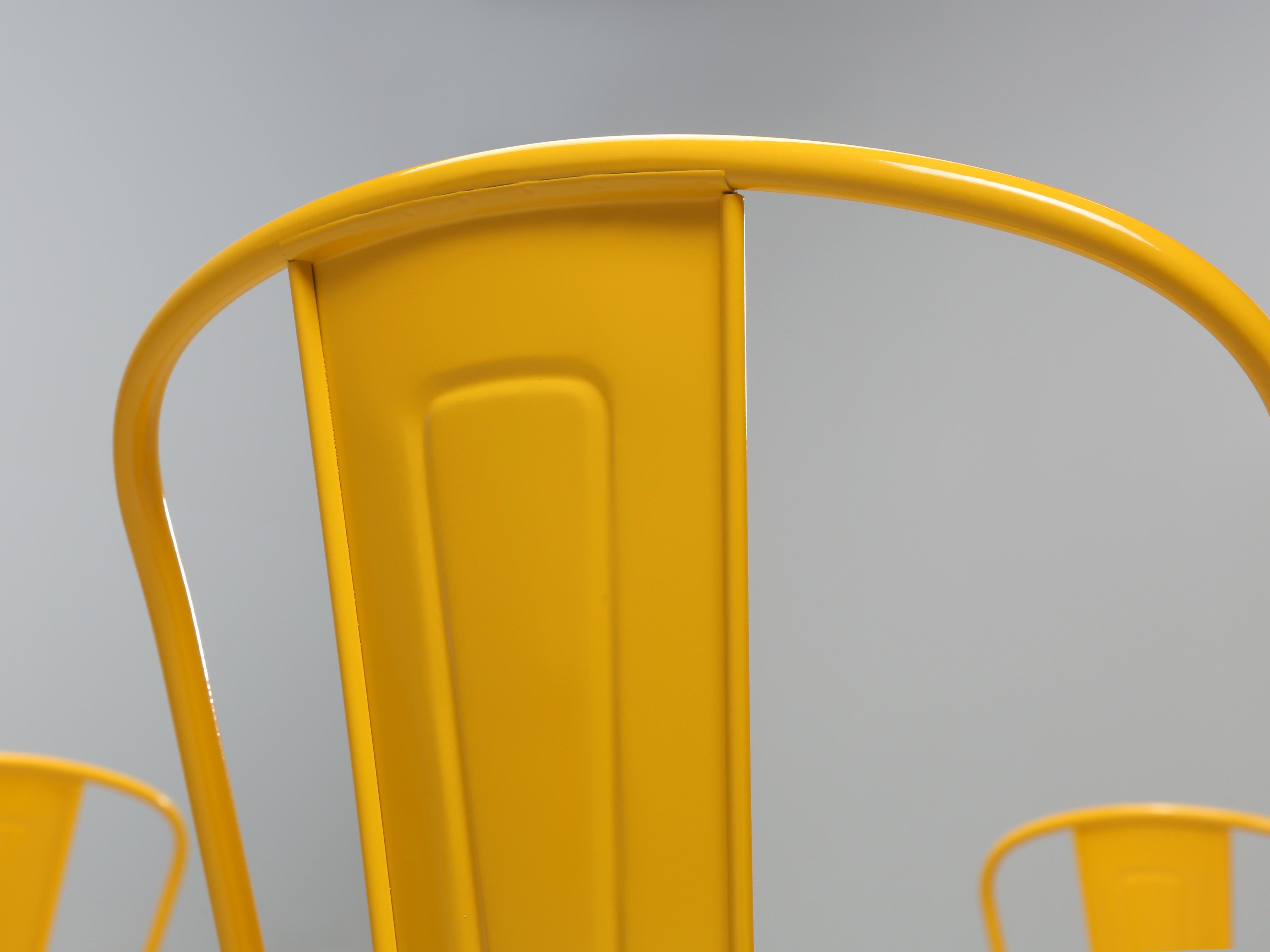 Sedie impilabili originali francesi Tolix giallo senape - Set di (6) In condizioni buone in vendita a Chicago, IL