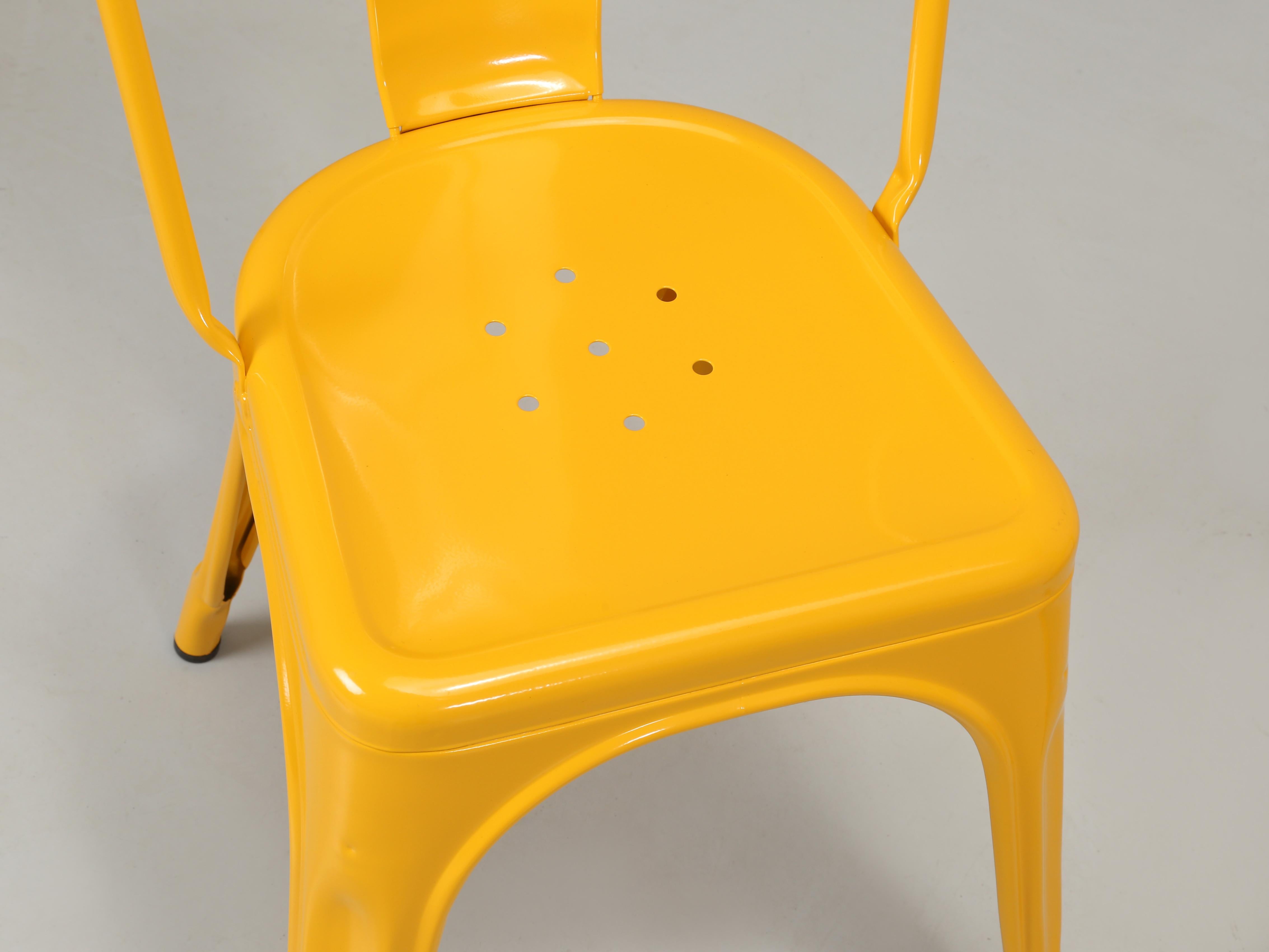 XXI secolo e contemporaneo Sedie impilabili originali francesi Tolix giallo senape - Set di (6) in vendita