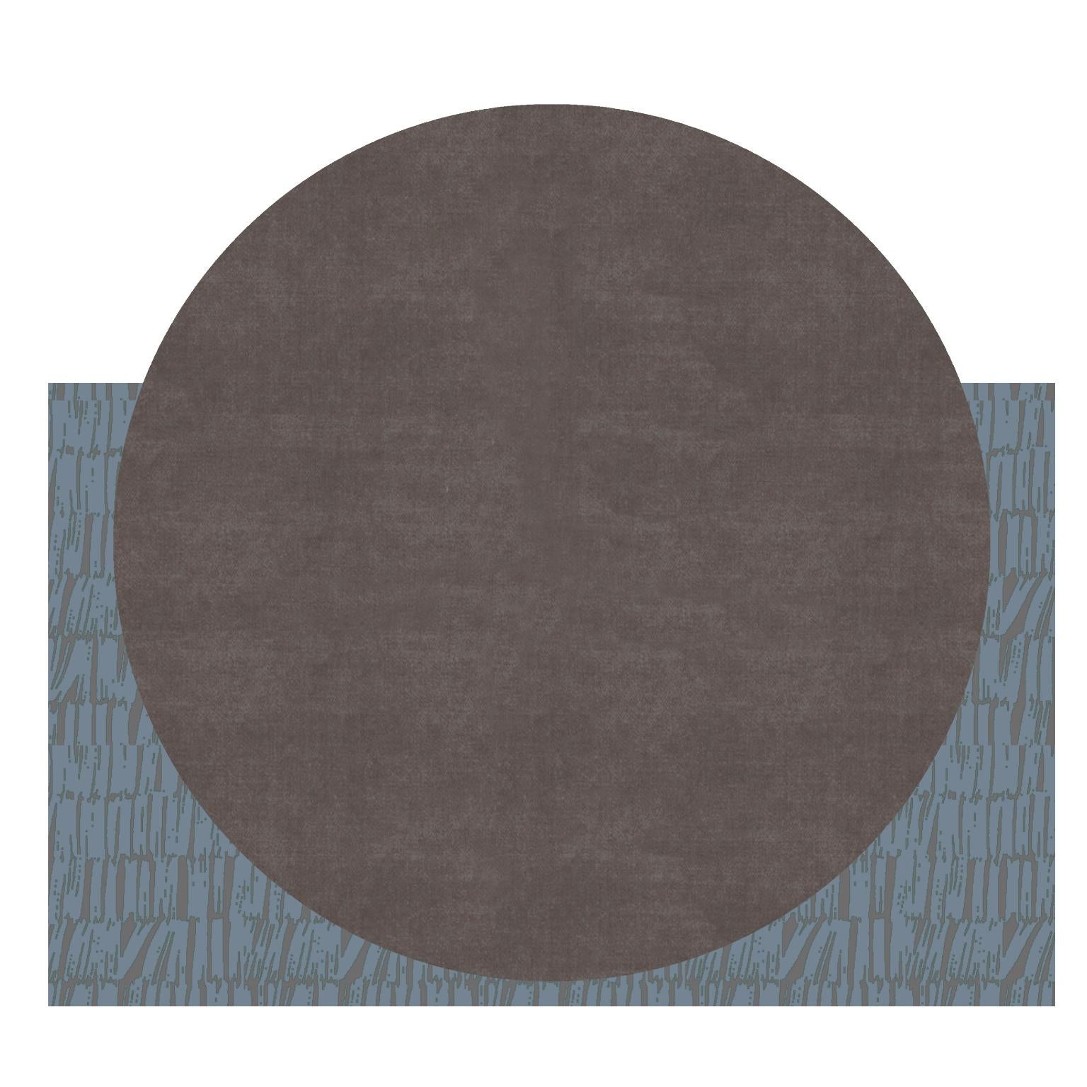 Tapisserie murale bleu acier Mustique par Antilla Di Lauro
Dimensions : L 225 x H 330 cm : L 225 x H 330 cm.
MATERIAL : Laine de Nouvelle-Zélande et plastique recyclé.

Antilla Di Lauro (née en 1989 à Milan, Italie) conçoit et crée des tapis et des