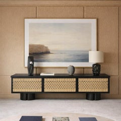 Aparador Musubi - Armario Artesanal de Fresno Macizo con Puertas de Cordón Danés Tejido