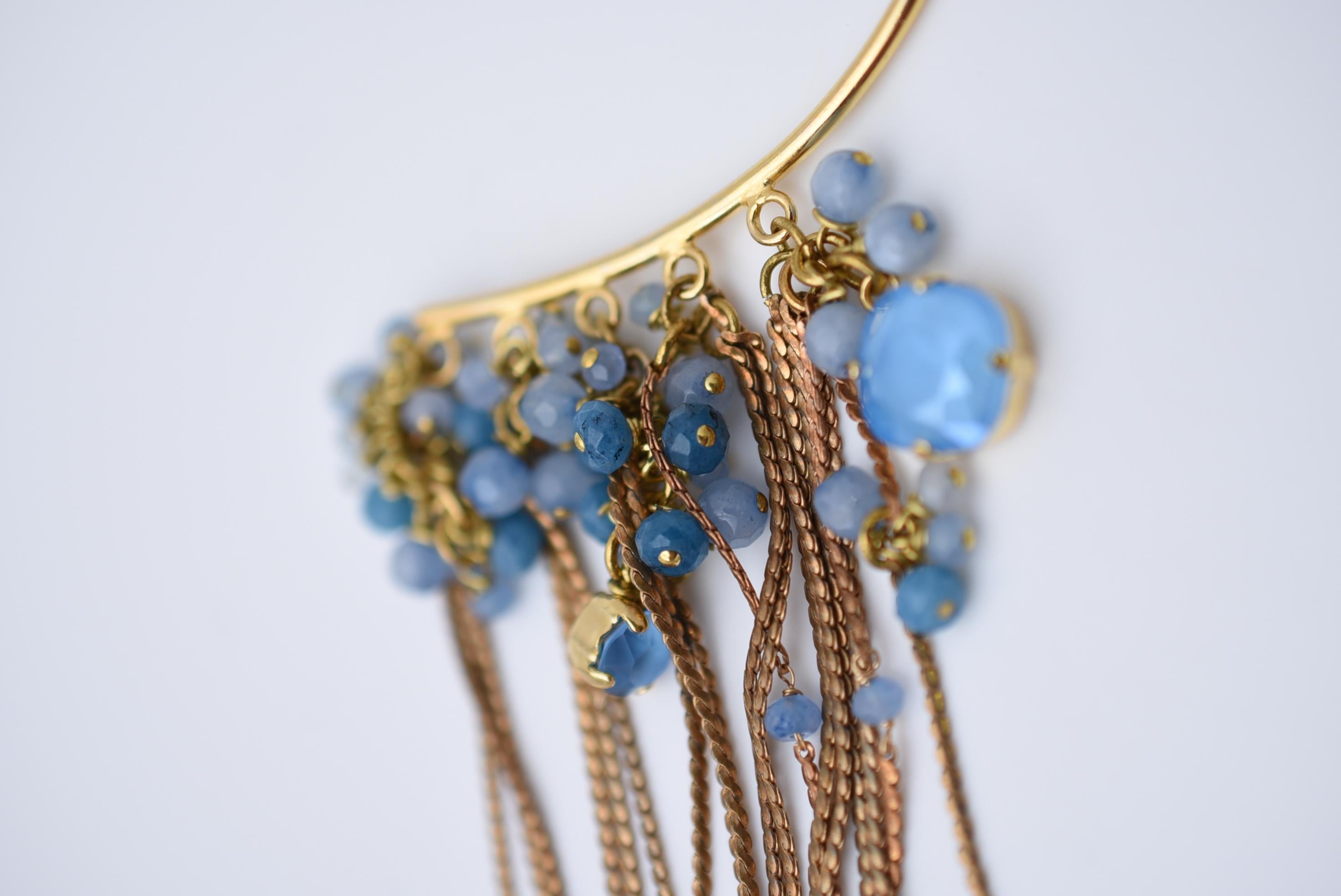 material:Brass, Blue Jade, Aquamarine, Swarovski
size:length 41cm


The ear cuffs can be adjusted to fit your ears by gently bending the curves of the ear cuffs.

This series is designed with a fresh blue muscari motif.
The smoothly extending stems