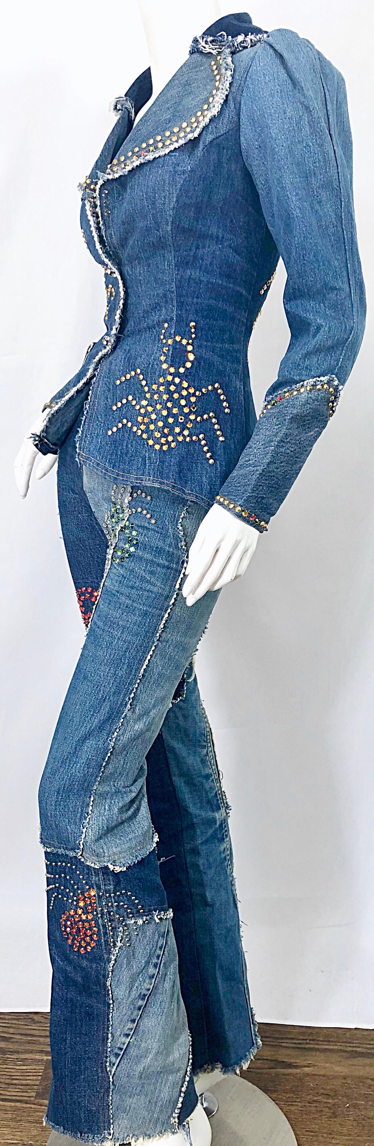 Musuem Piece Love, Melody Sabatasso 1970er Jahre maßgeschneiderter blauer Jeans-Anzug mit Strasssteinen im Zustand „Hervorragend“ im Angebot in San Diego, CA