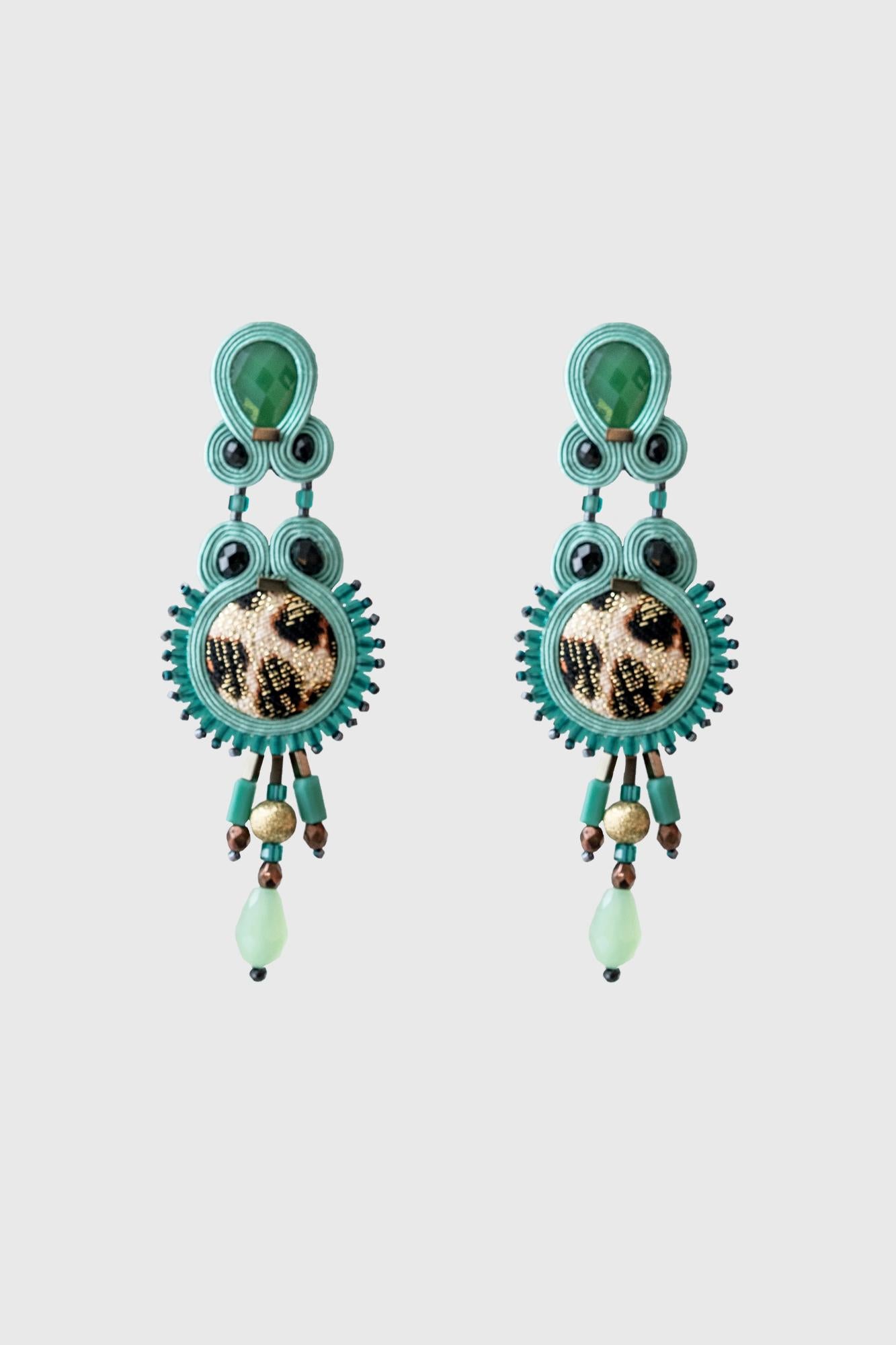 Musula Afrikania Leopard Lagoon Soutache Earrings w/silver closure 
Musula Soutache earrings made of rayon yarn 2mm, porcelain, hematites, quartz and crystal beads. 
Silver closure lenght 9cm or 3,54inches 
Back finish in natural smooth and thin