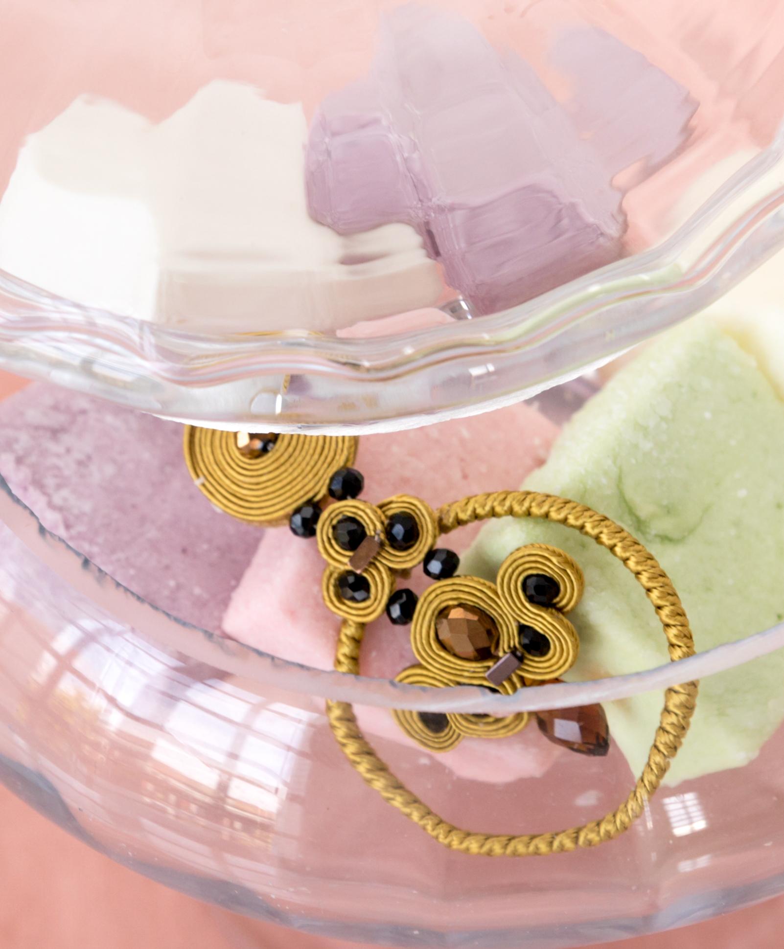 Musula La Patisserie Macarons Vanille Earrings
La Patisserie Collection is a special homage to sweet lovers
Musula in the Fall collection 2021 wants  to pay tribute to the sweet and delicate Pastry world. Pastries have been always a must at our most
