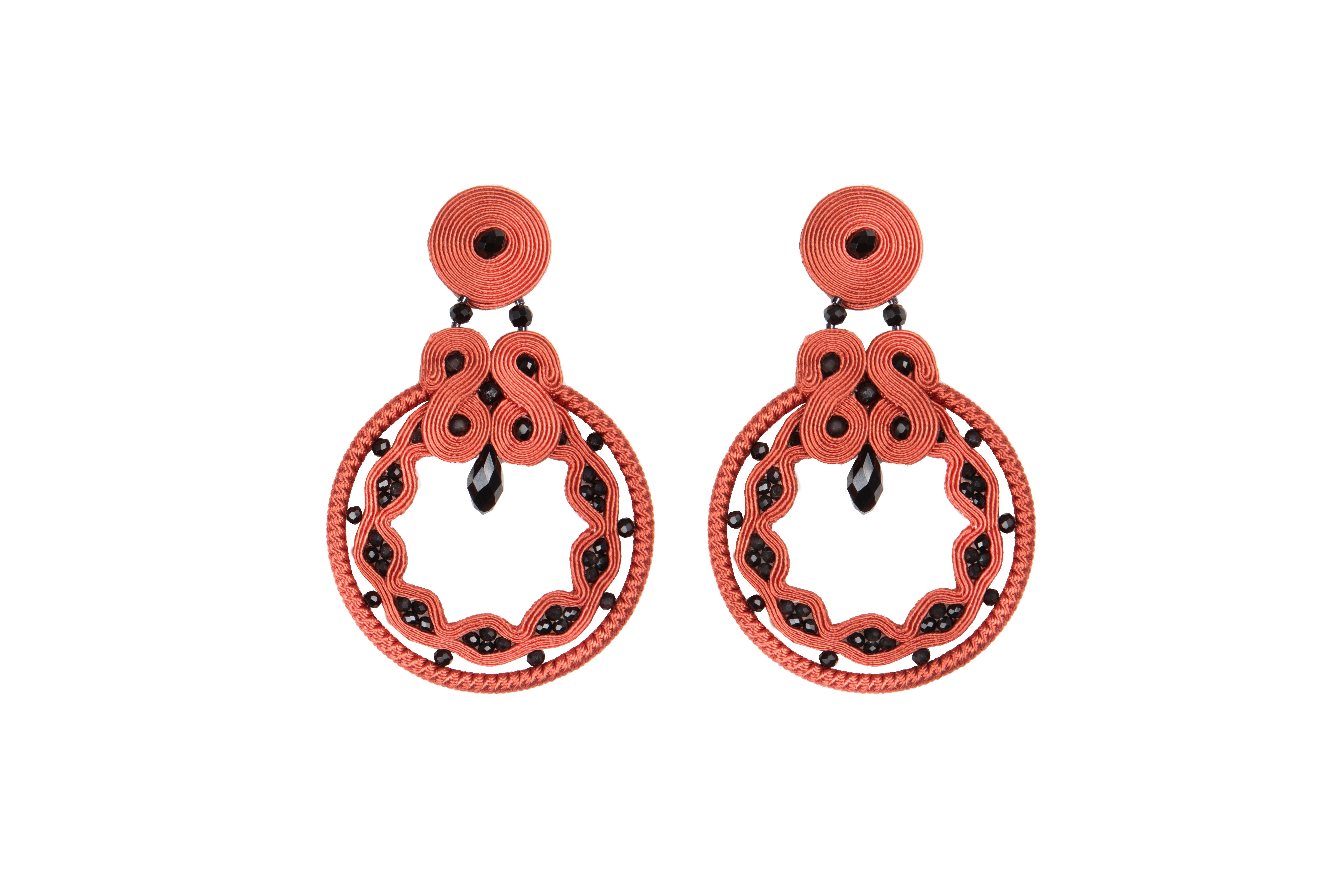 Musula Miabril Grana  Boucles d'oreilles Soutache en granit et jais  Fermeture en argent en vente 7