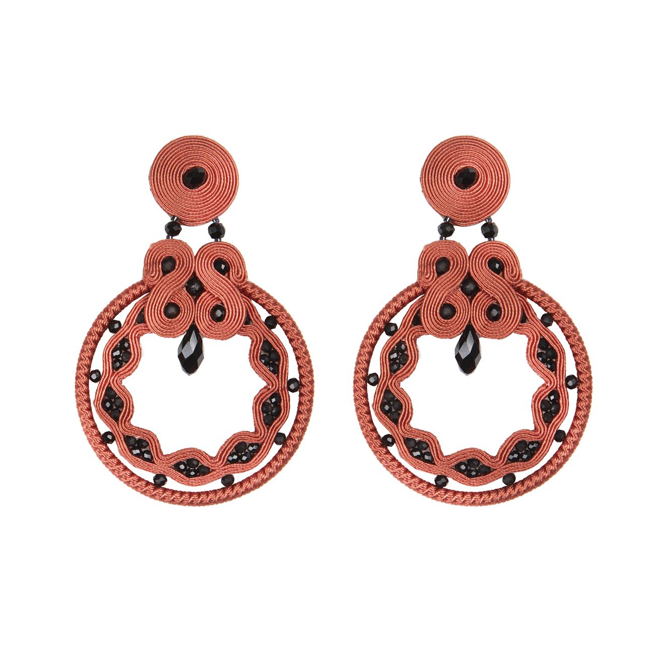 Musula Miabril Grana  Granate & Jet Soutache Earrings  Silver Closure
Soutache earrings made with silk rayon and crystal beads & silver closure
In nine beautiful colours each for different moment and dresses for the Feria 
 MiAbril @miabril is a