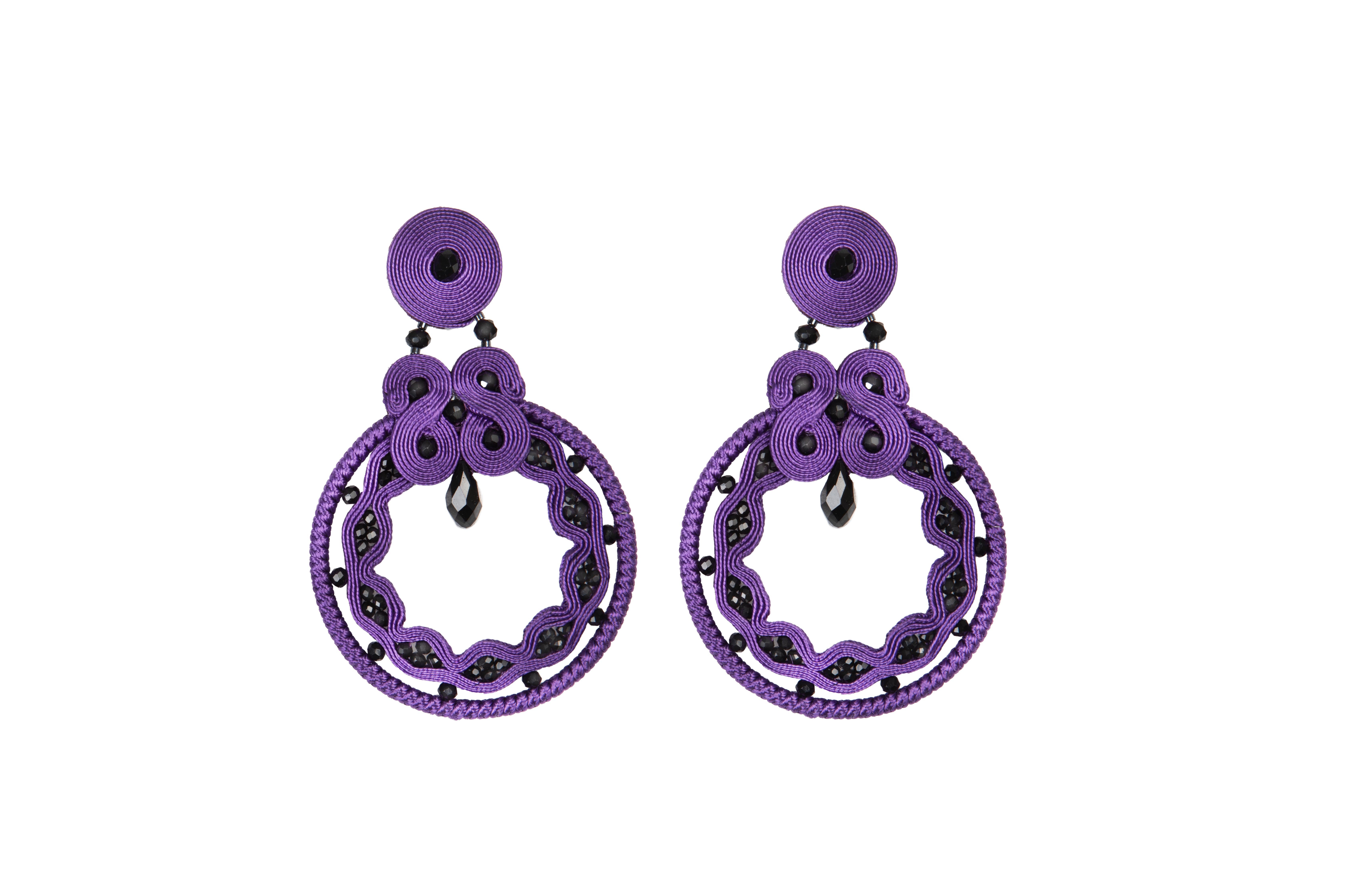 Musula Miabril Nazareno Purple & Jet Soutache Earrings  Silver Closure
Soutache earrings made with silk rayon and crystal beads & silver closure
In nine beautiful colours each for different moment and dresses for the Feria 
 MiAbril @miabril is a