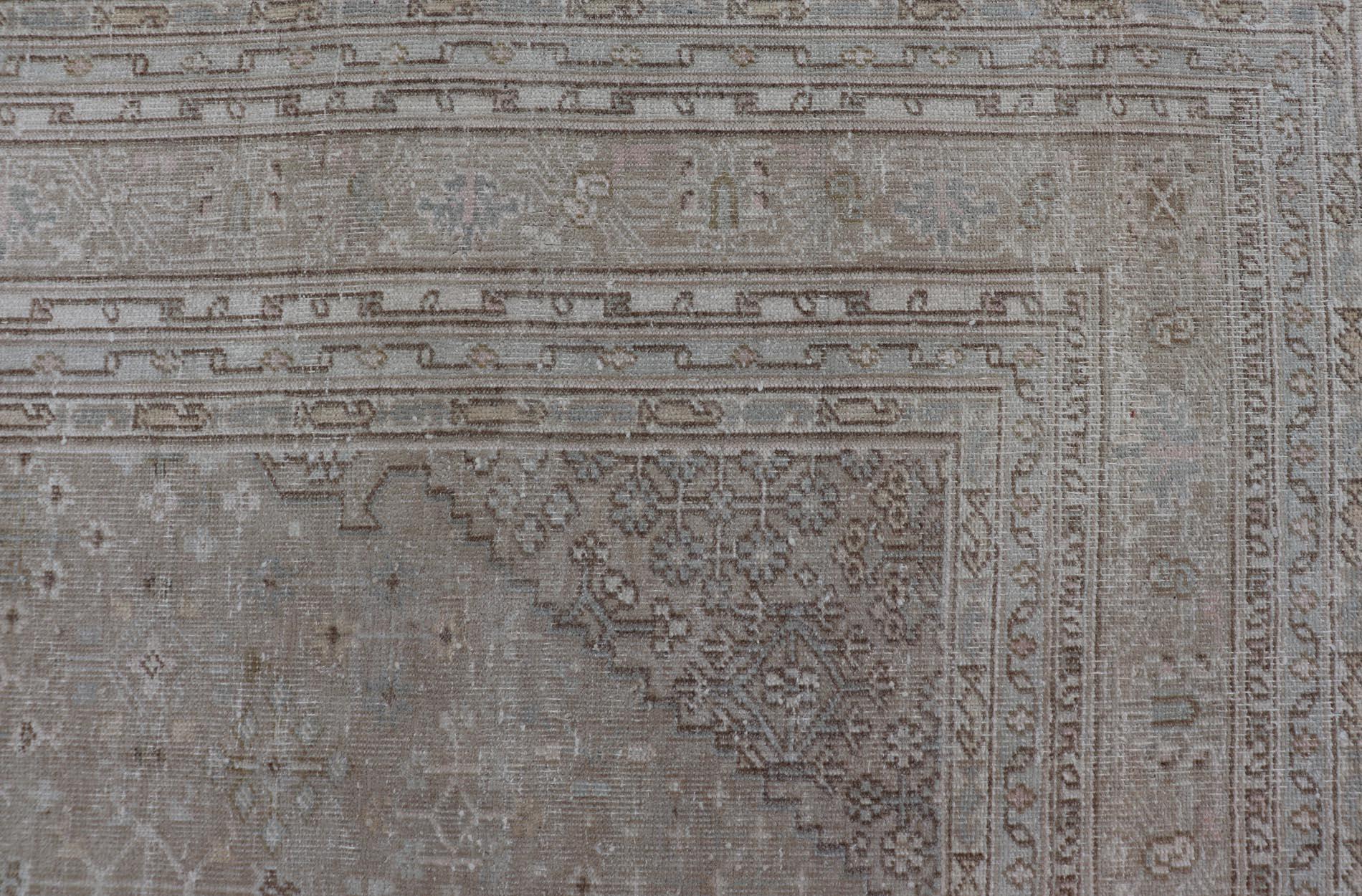 Mutierter antiker persischer Joshegan-Teppich mit subgeometrischem All-Over-Design im Angebot 4