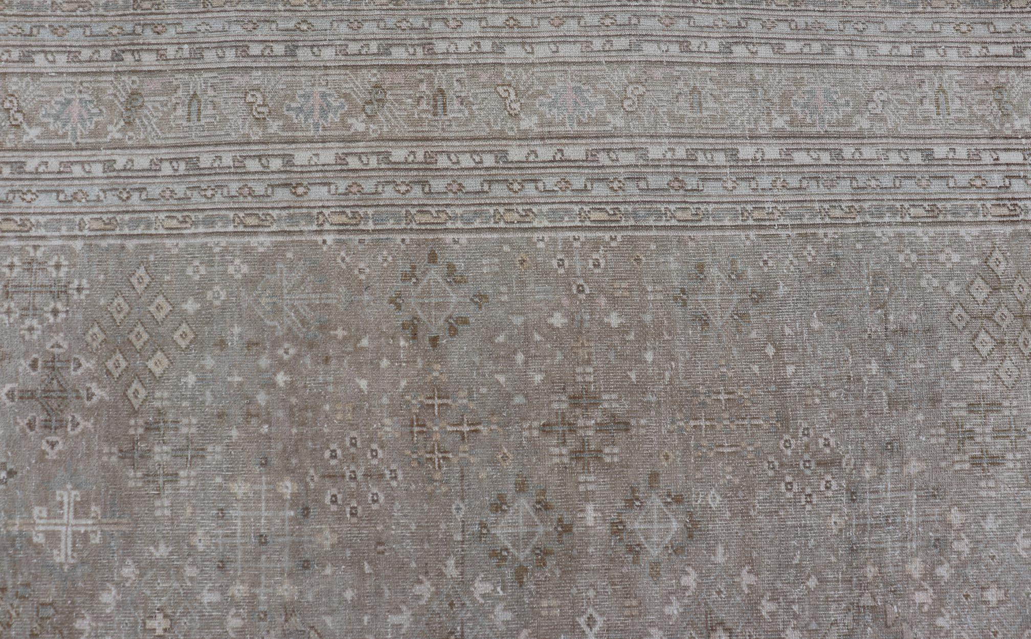 Mutierter antiker persischer Joshegan-Teppich mit subgeometrischem All-Over-Design im Angebot 5