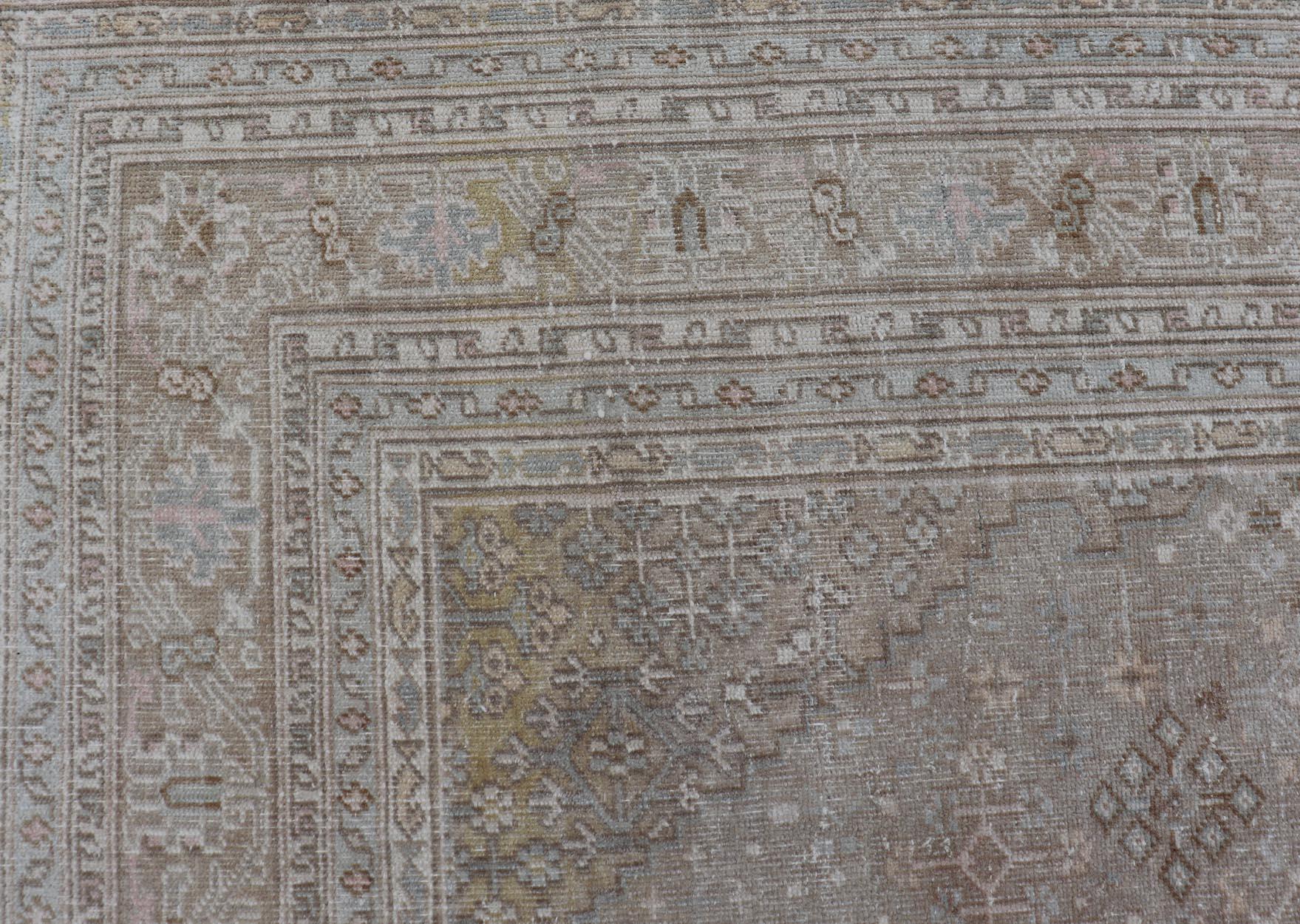 Mutierter antiker persischer Joshegan-Teppich mit subgeometrischem All-Over-Design im Angebot 6