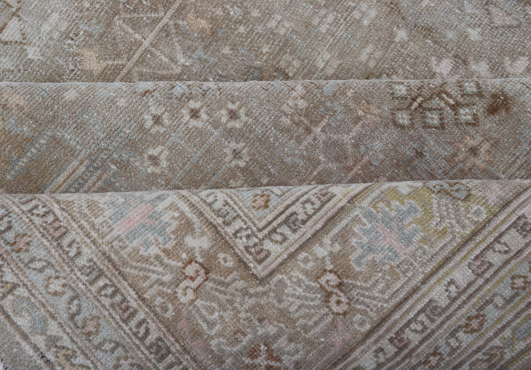 Mutierter antiker persischer Joshegan-Teppich mit subgeometrischem All-Over-Design im Angebot 8