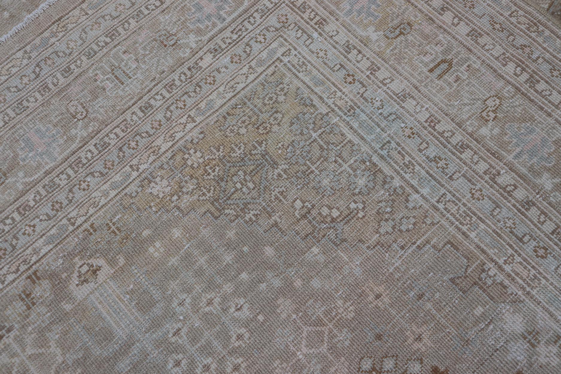 Mutierter antiker persischer Joshegan-Teppich mit subgeometrischem All-Over-Design im Angebot 9