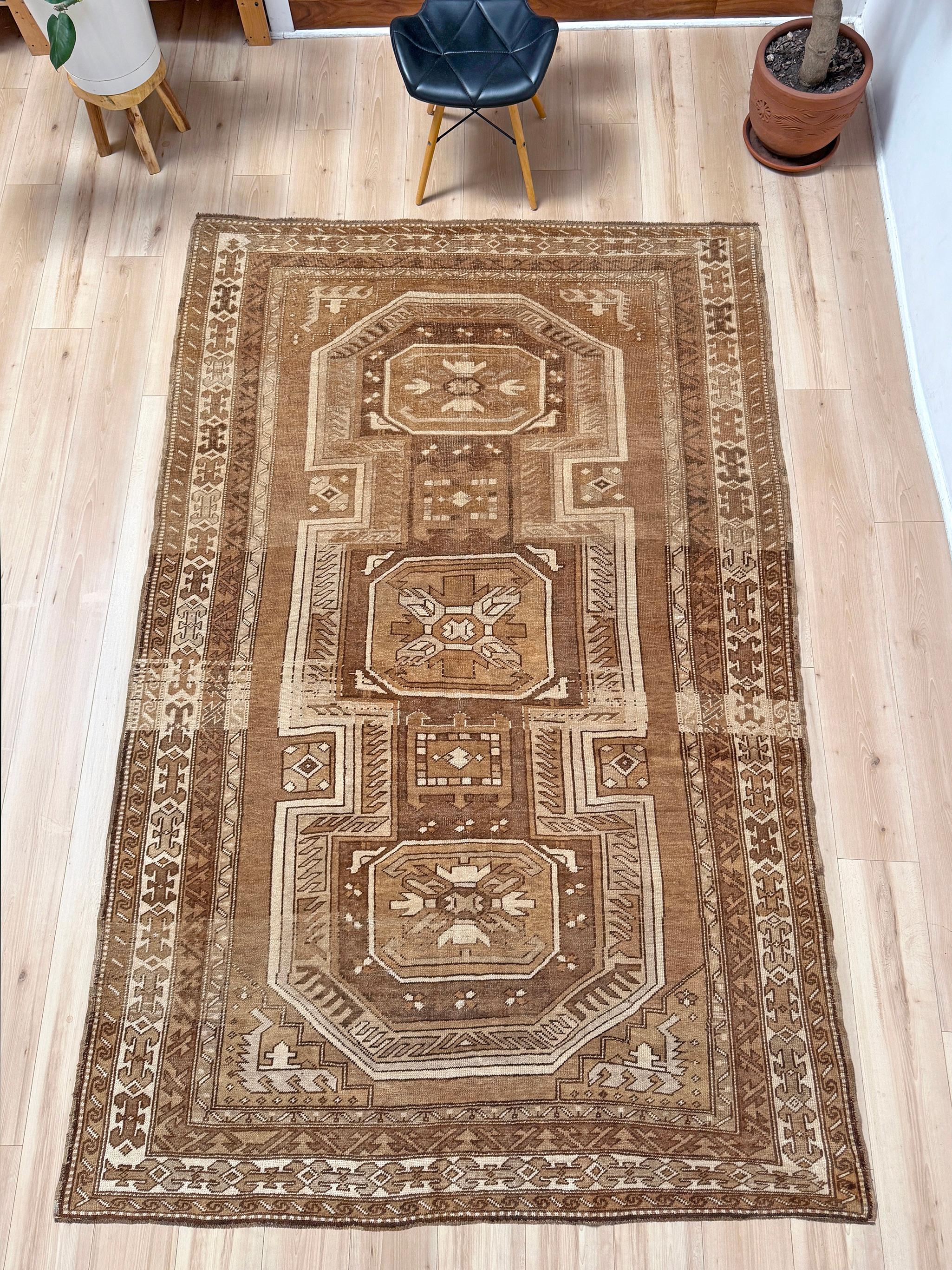 Rustico Kars marrone tenue - Tappeto in lana curda vintage - 6′×9′4″ - Turchia orientale in vendita