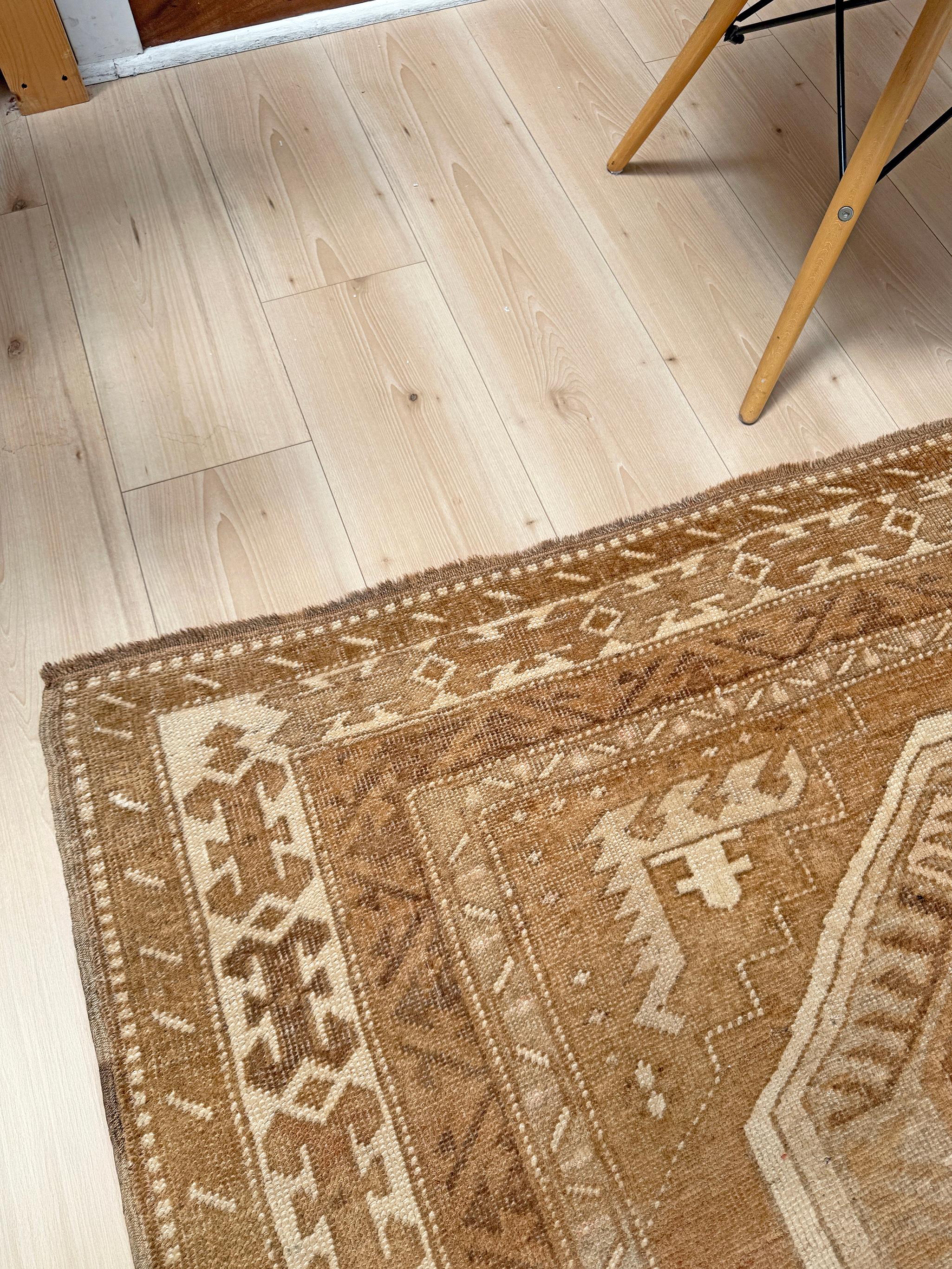 Kars marrone tenue - Tappeto in lana curda vintage - 6′×9′4″ - Turchia orientale In condizioni buone in vendita a Burlingame, CA