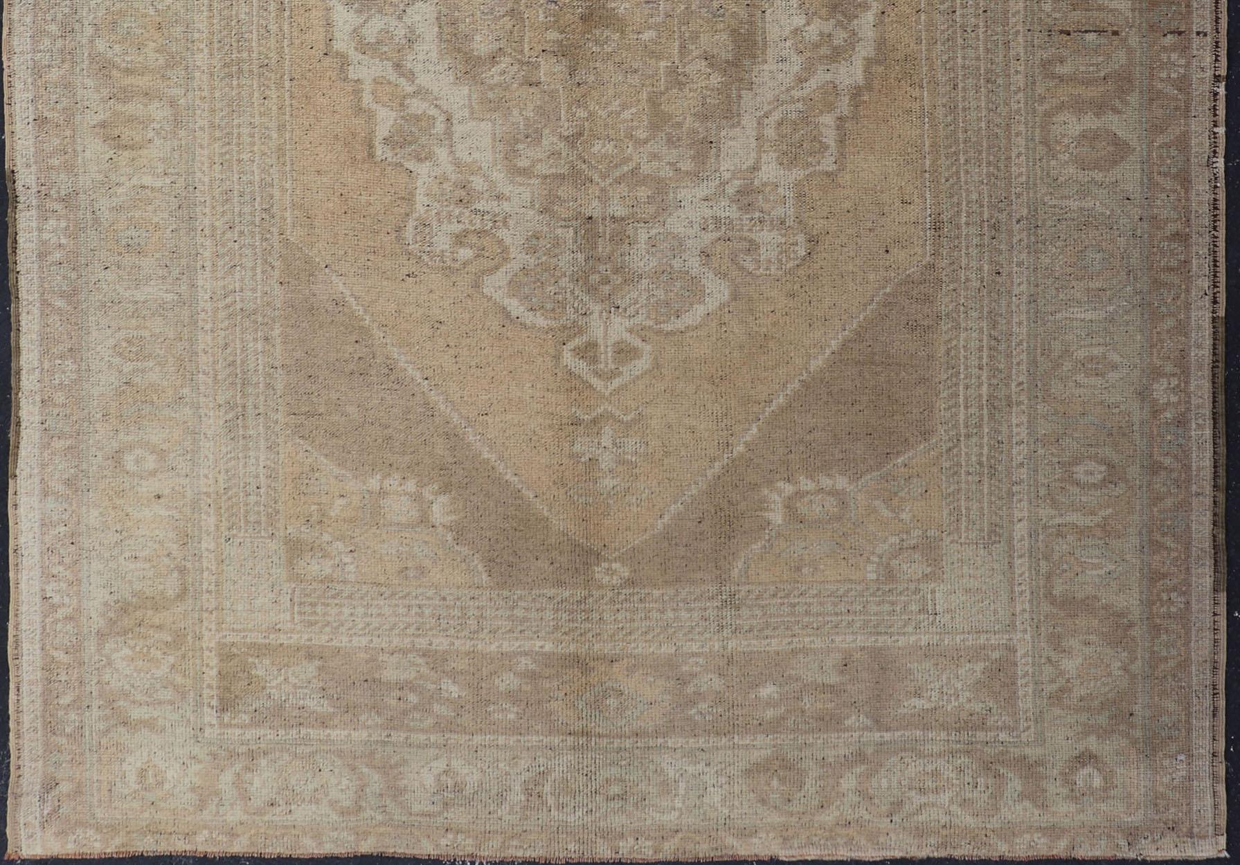 Muted Colors Vintage Turkish Oushak Rug with Medallion Design in Lt. Green In Good Condition For Sale In Atlanta, GA