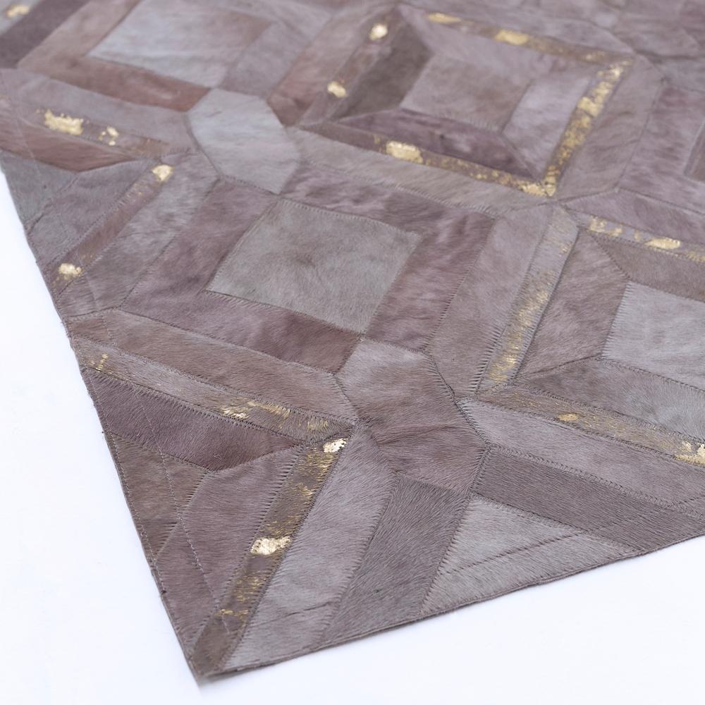 XXI secolo e contemporaneo Tappeto da pavimento in pelle di mucca grigio tinto in sordina, personalizzabile, a mosaico, nebbia e oro XXL Large in vendita
