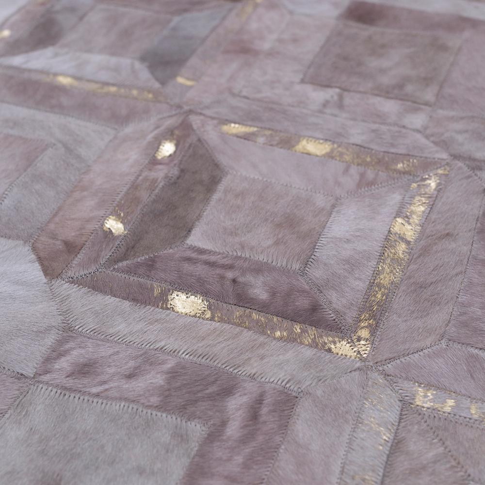 Vacchetta Tappeto da pavimento in pelle di mucca grigio tinto in sordina, personalizzabile, a mosaico, nebbia e oro XXL Large in vendita
