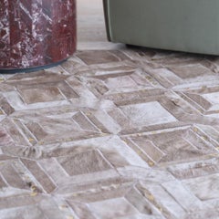 Maßgefertigter, rechteckiger Mosaica-Kuhfellteppich aus lachsfarbenem und gemustertem grauem Eichenholz