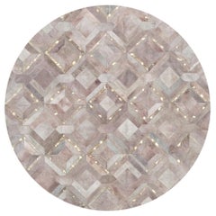 Grand tapis rond personnalisable Mosaica en frêne et cuir de vache lilas teint en gris sourd